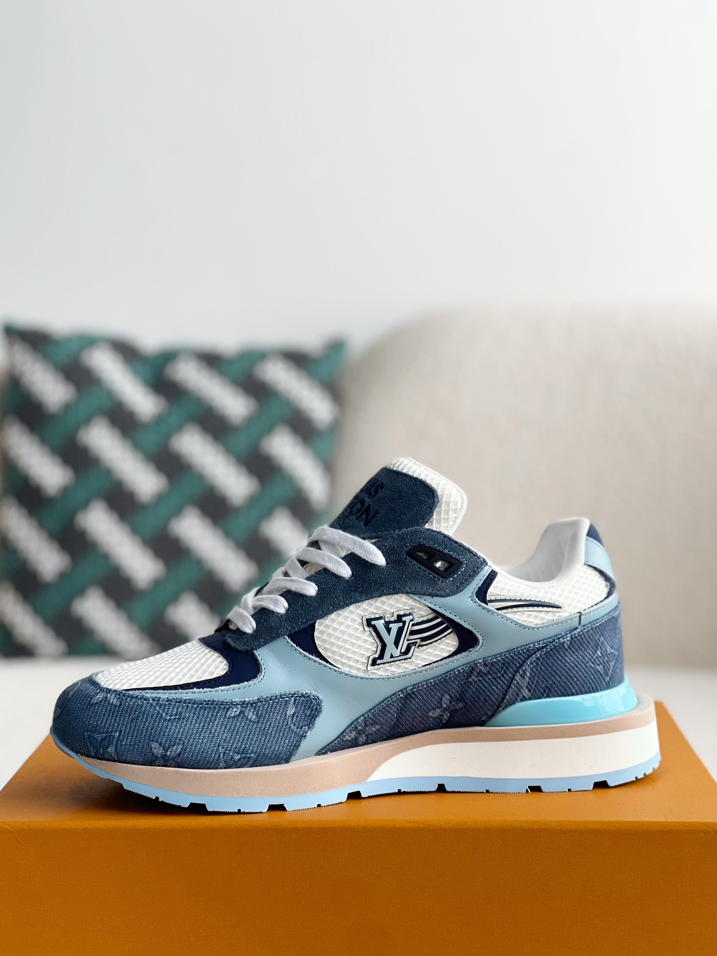 L X V Low-top running shoes detail 4