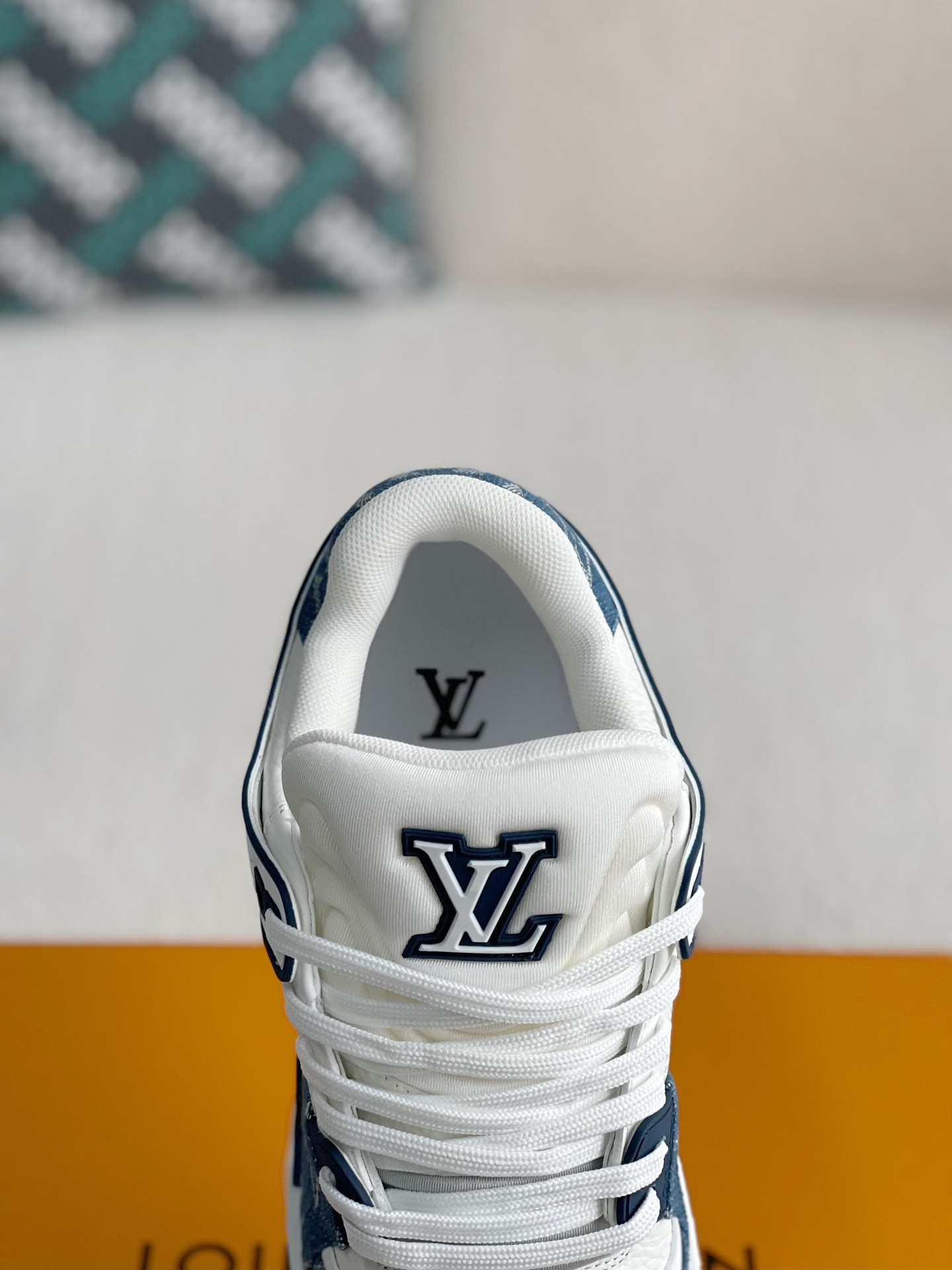 L X V SNEAKERS detail 9