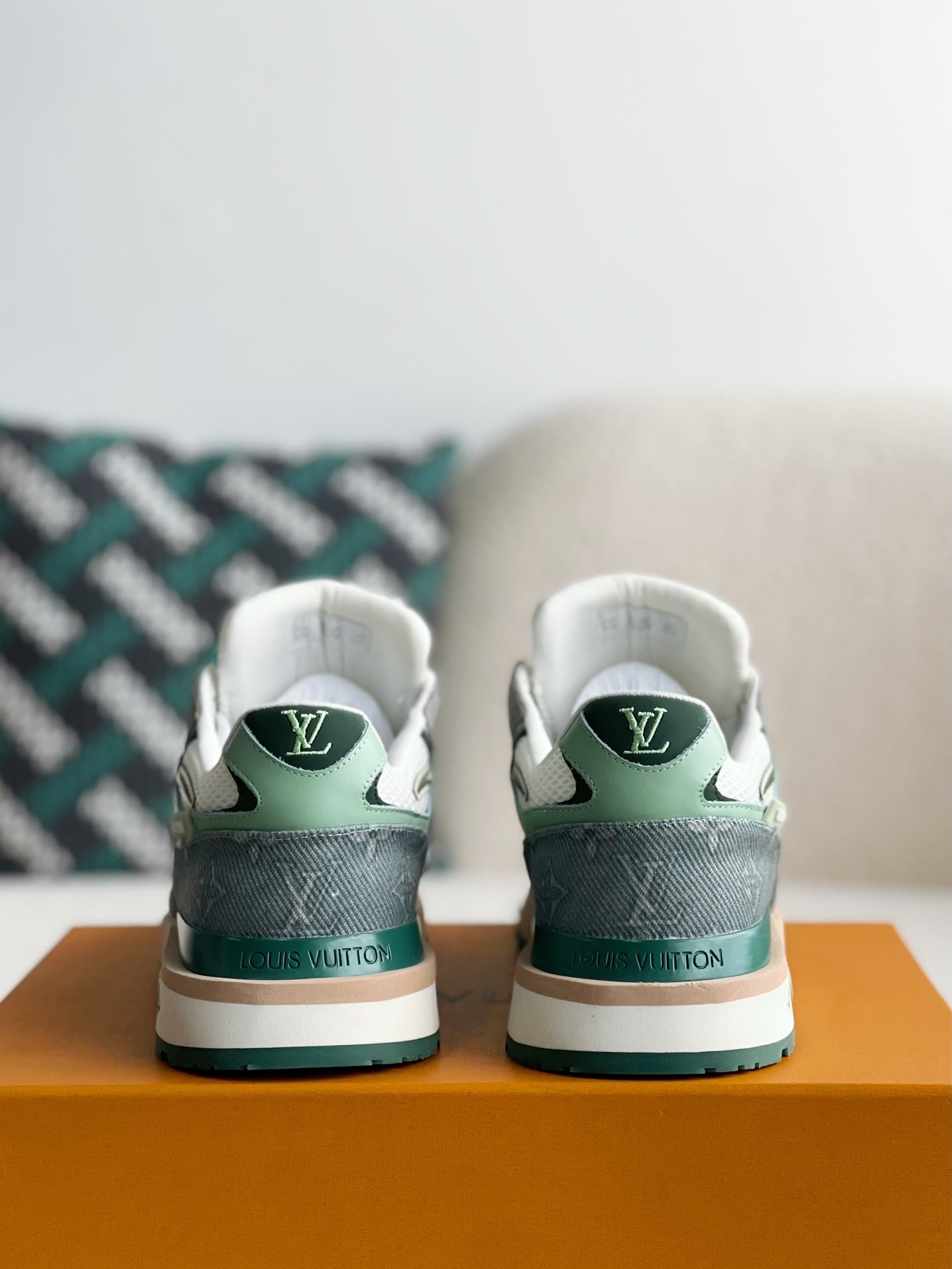 L X V Low-top running shoes detail 3