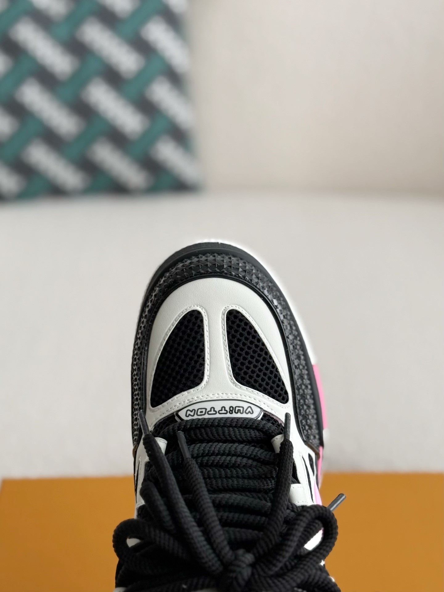 L X V RUNNER TATIC sneakers detail 9