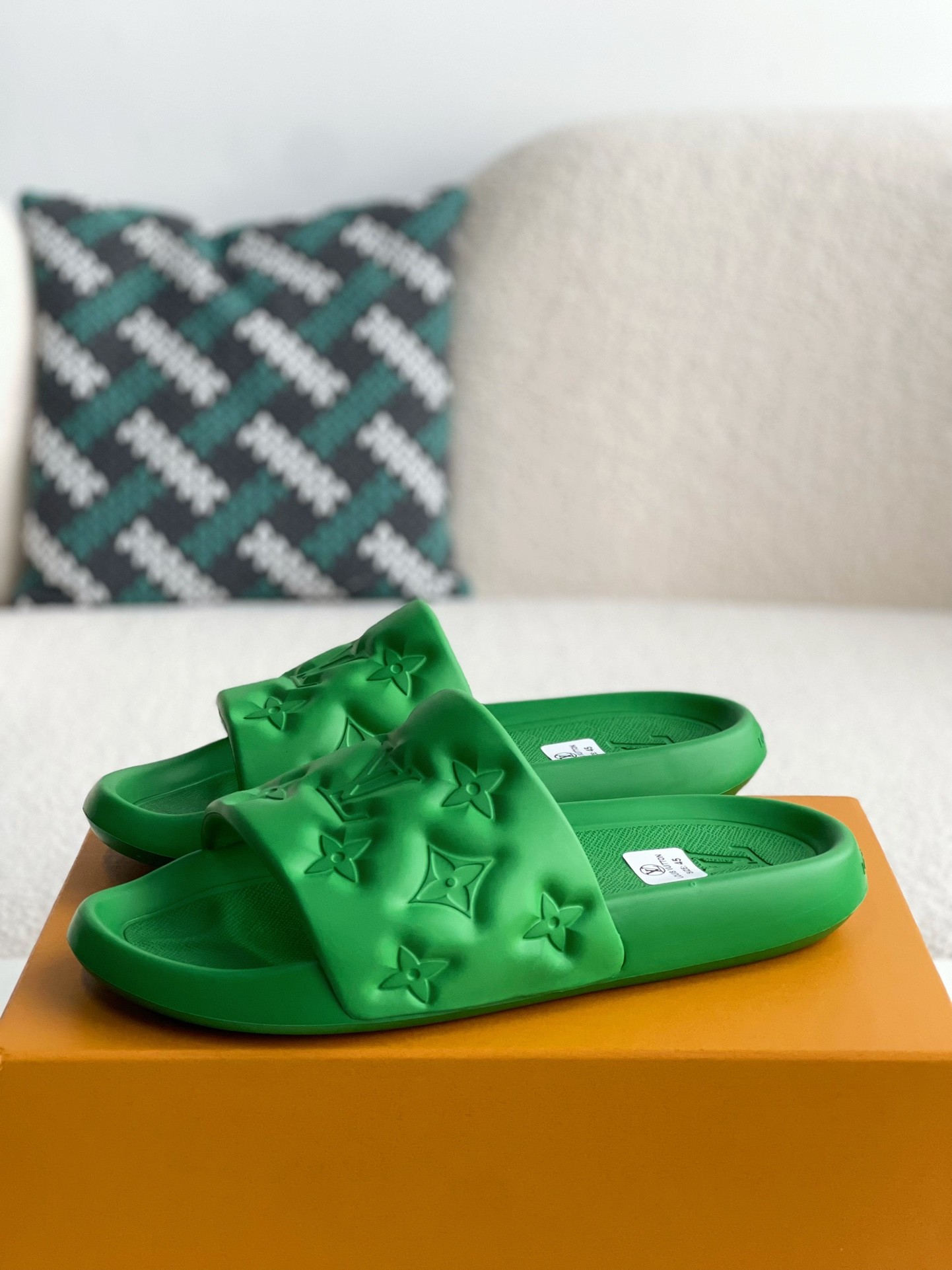 L X V  WOMEN'S SLIPPERS