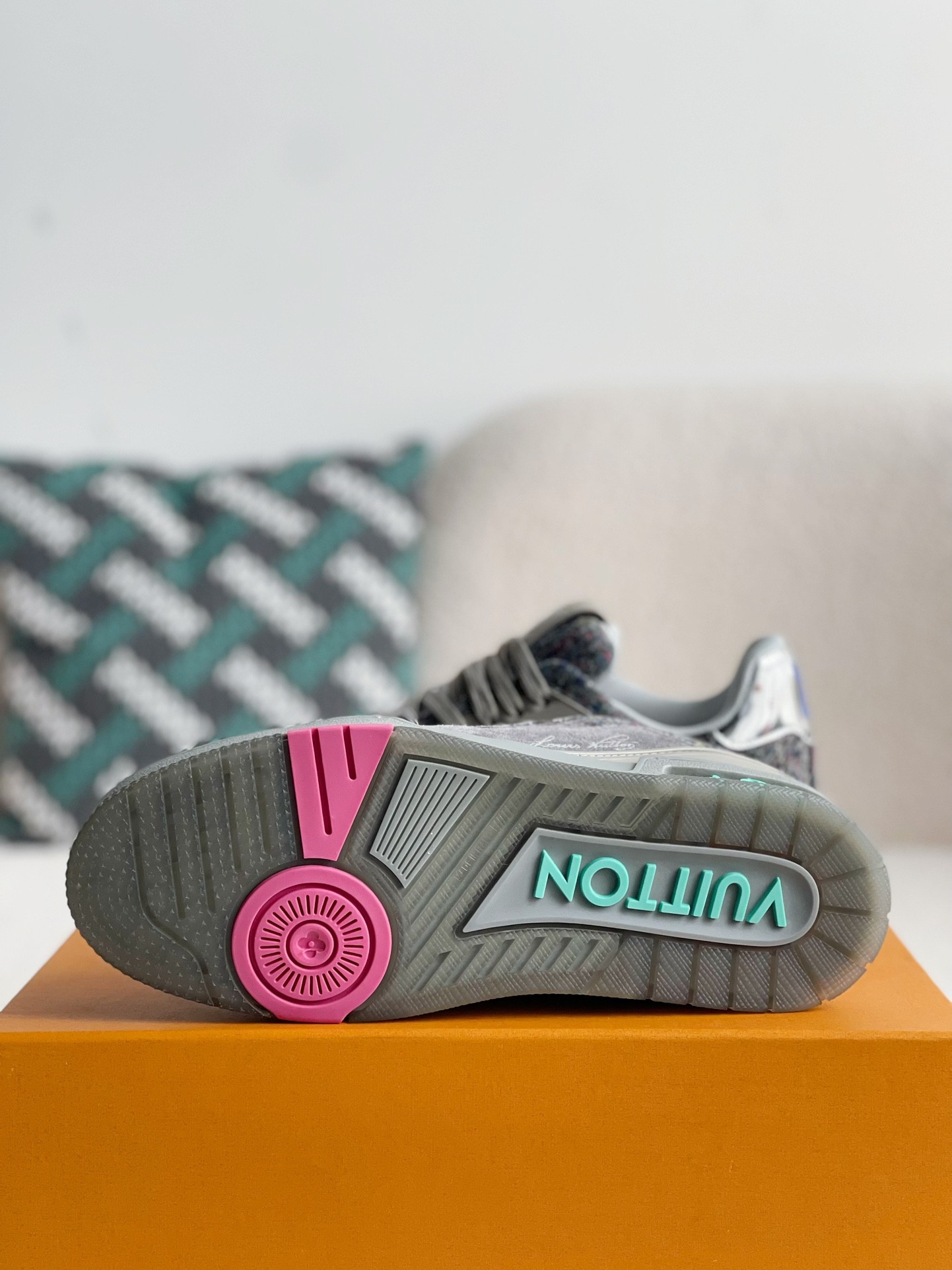 L X V SNEAKERS detail 5