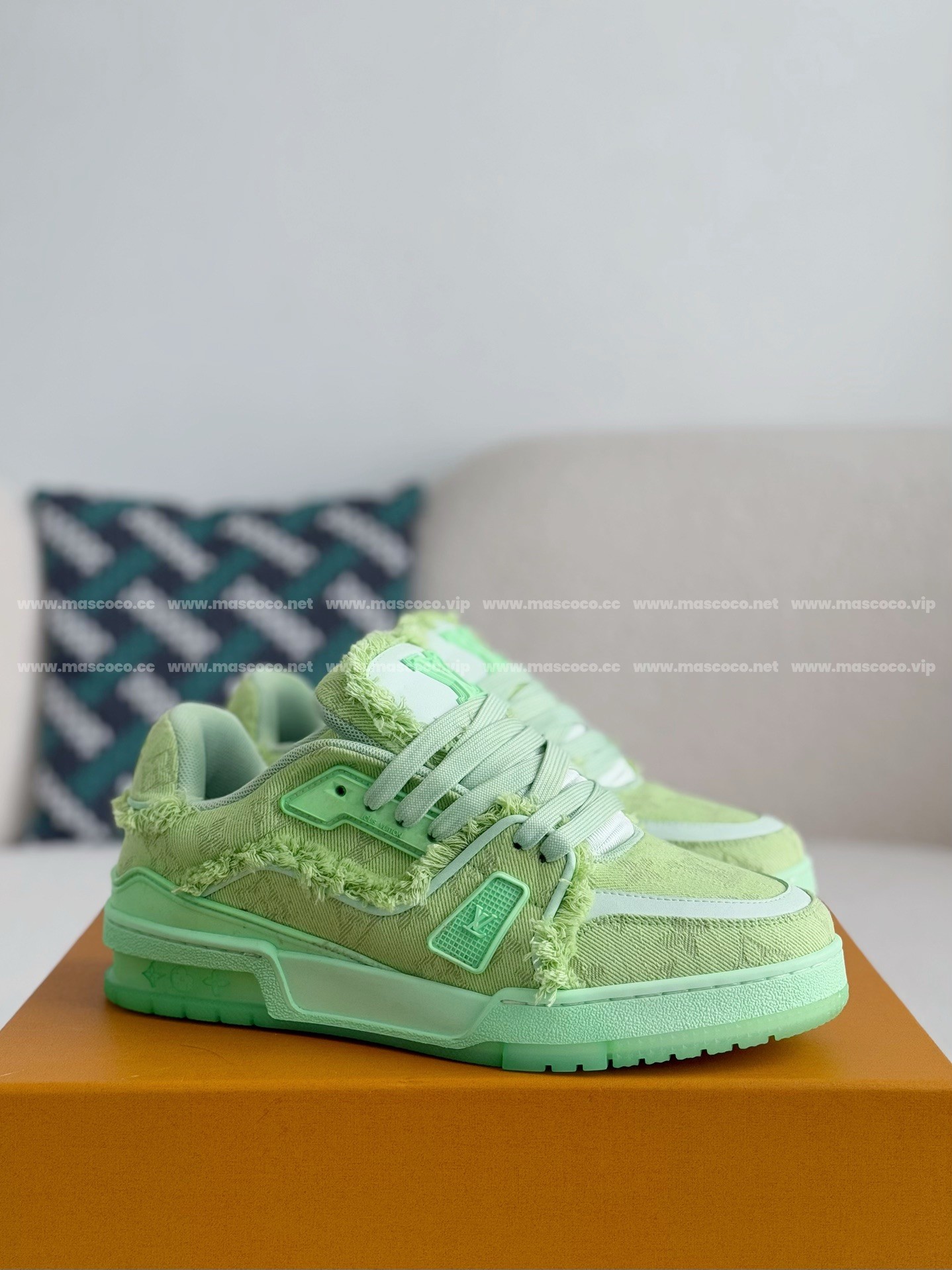 L X V TRAINER SNEAKERS detail 2