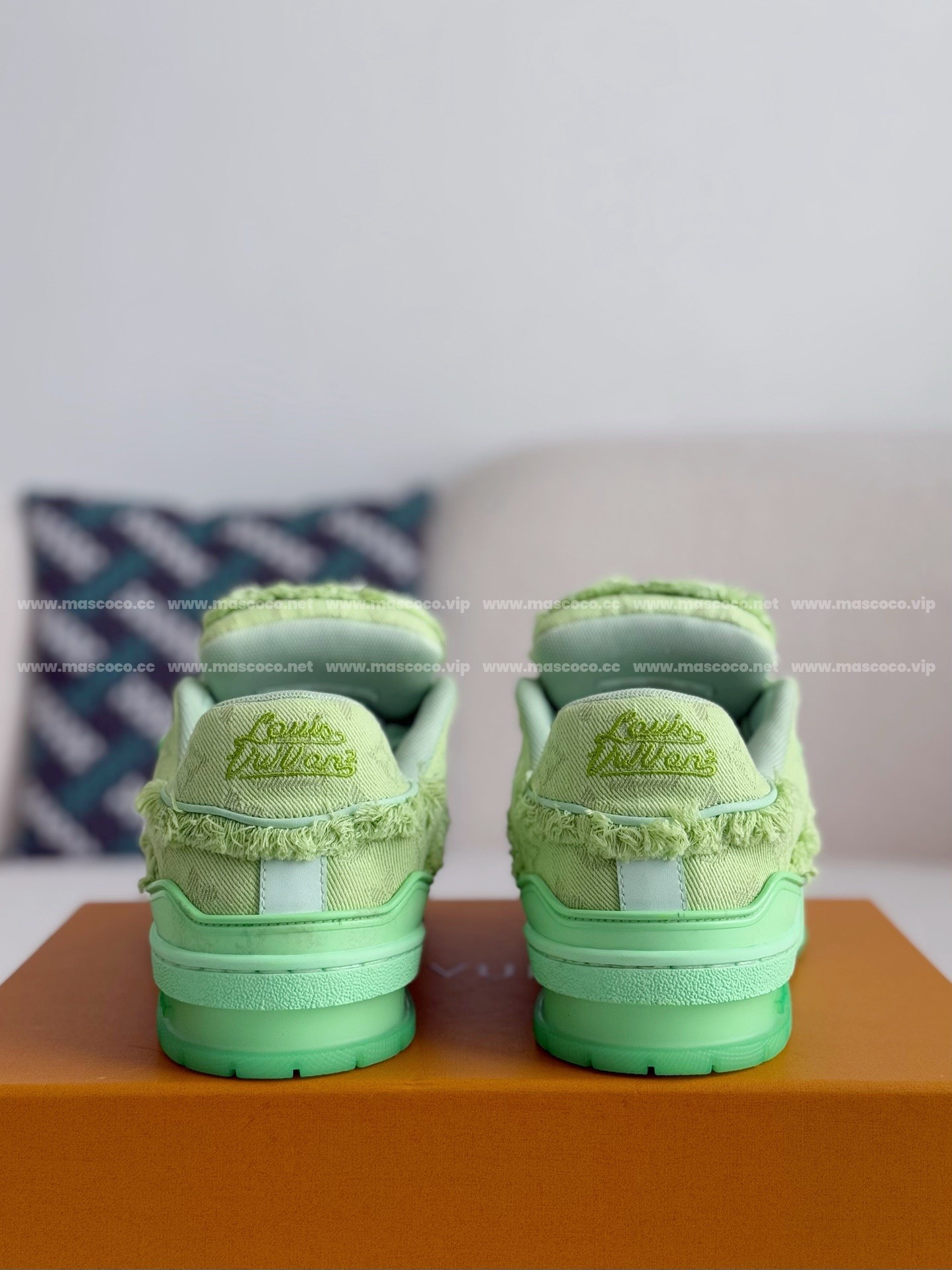 L X V TRAINER SNEAKERS detail 3