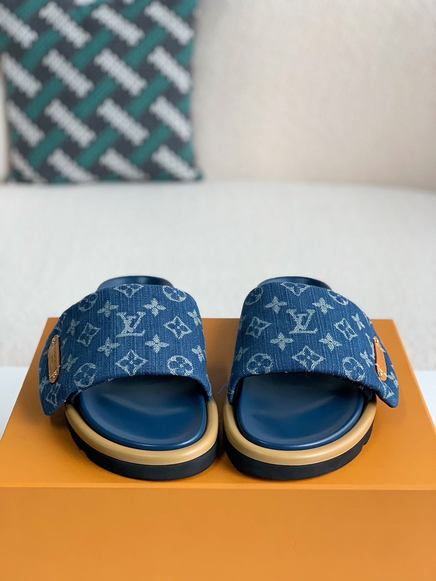 L X V SLIPPERS detail 3