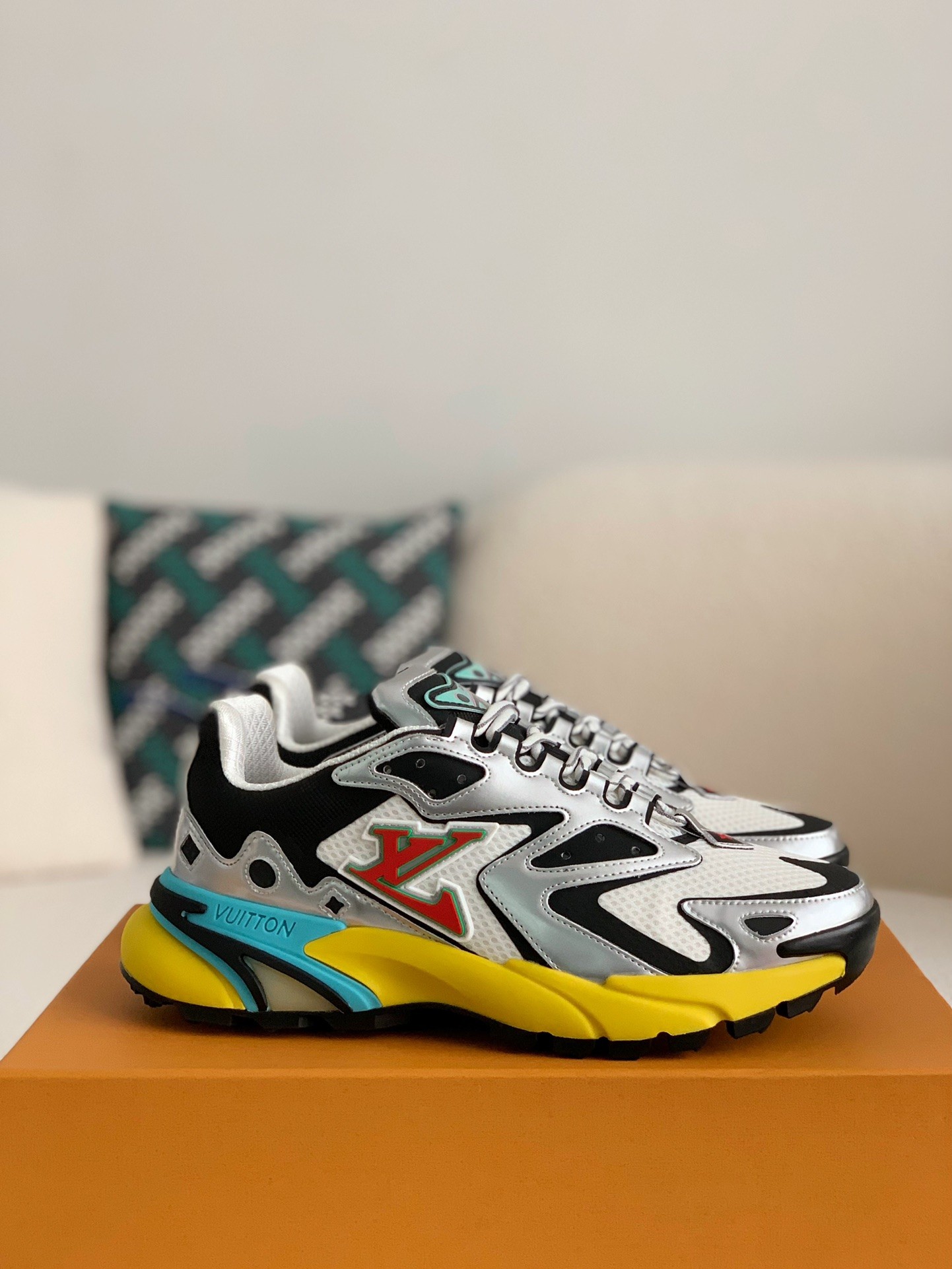 L X V Runner Tatic Sneakers detail 2