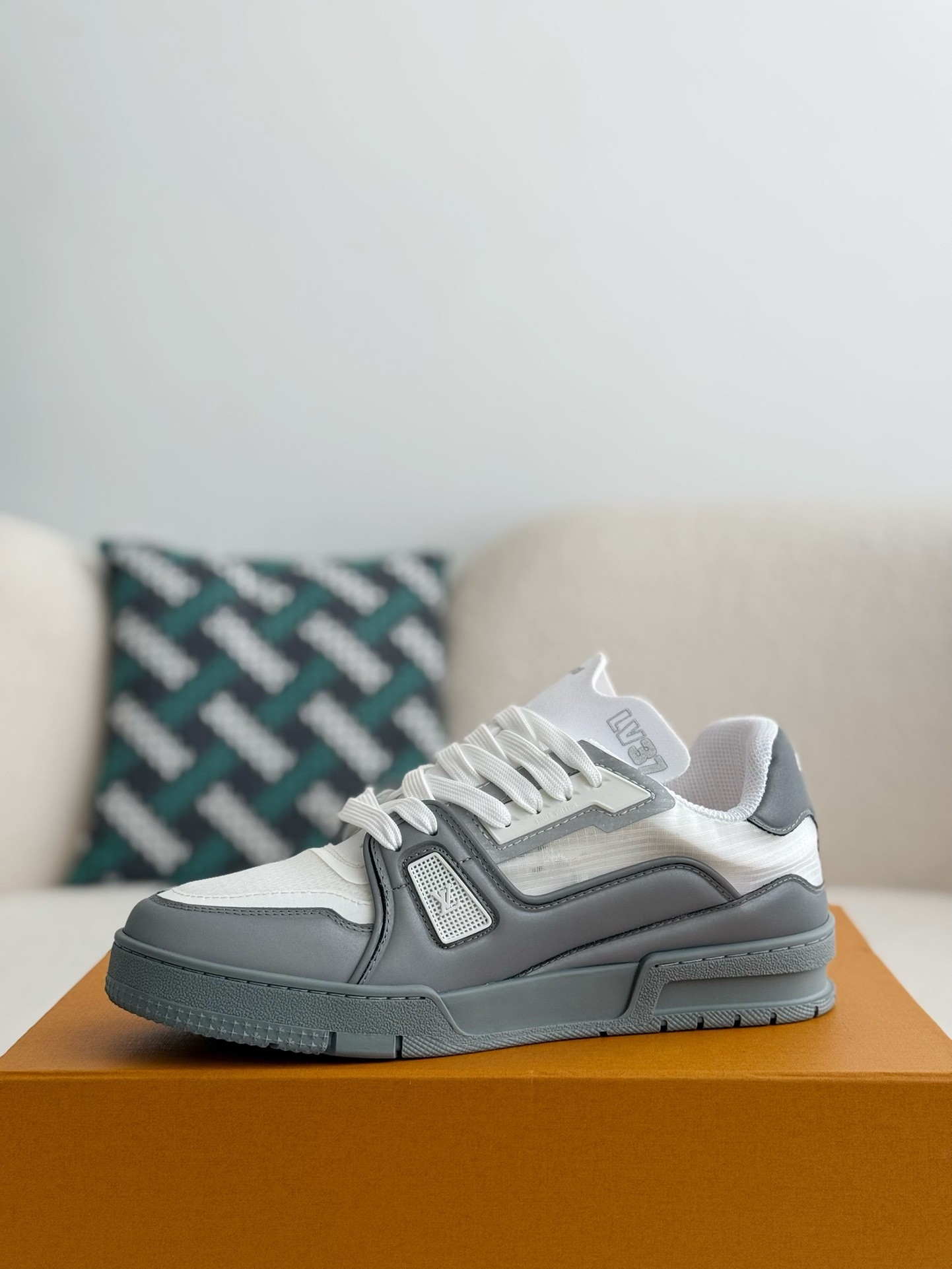 L X V TRAINER CUP SNEAKERS detail 6