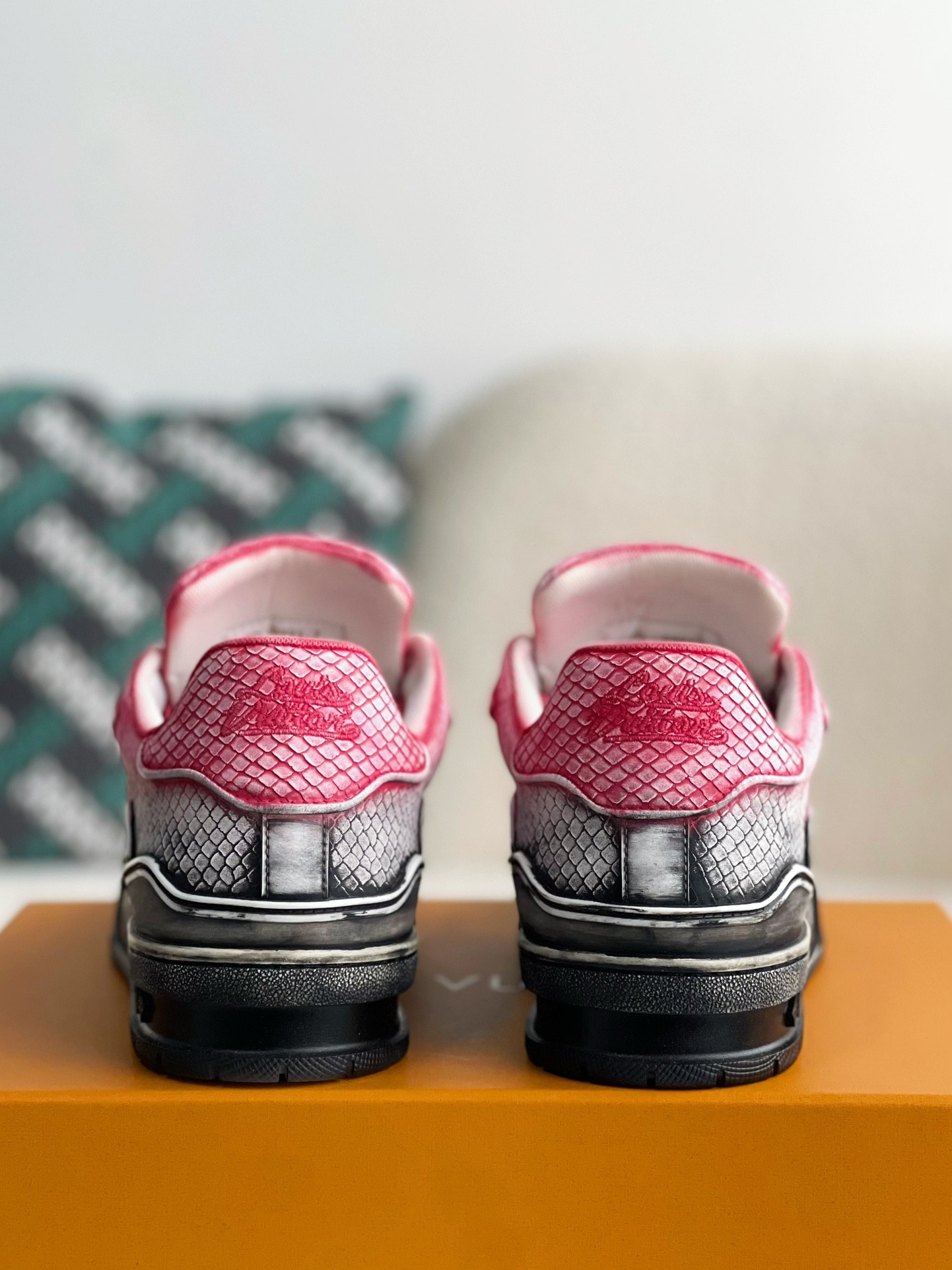 L X V SNEAKERS detail 3