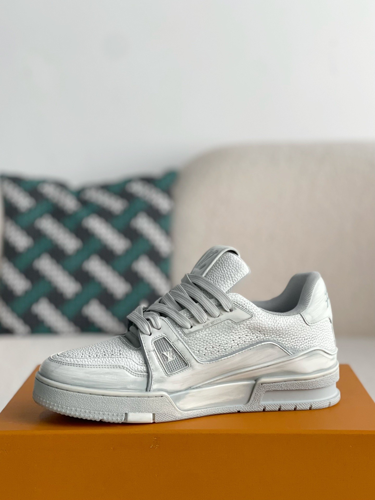 L X V SNEAKERS detail 4