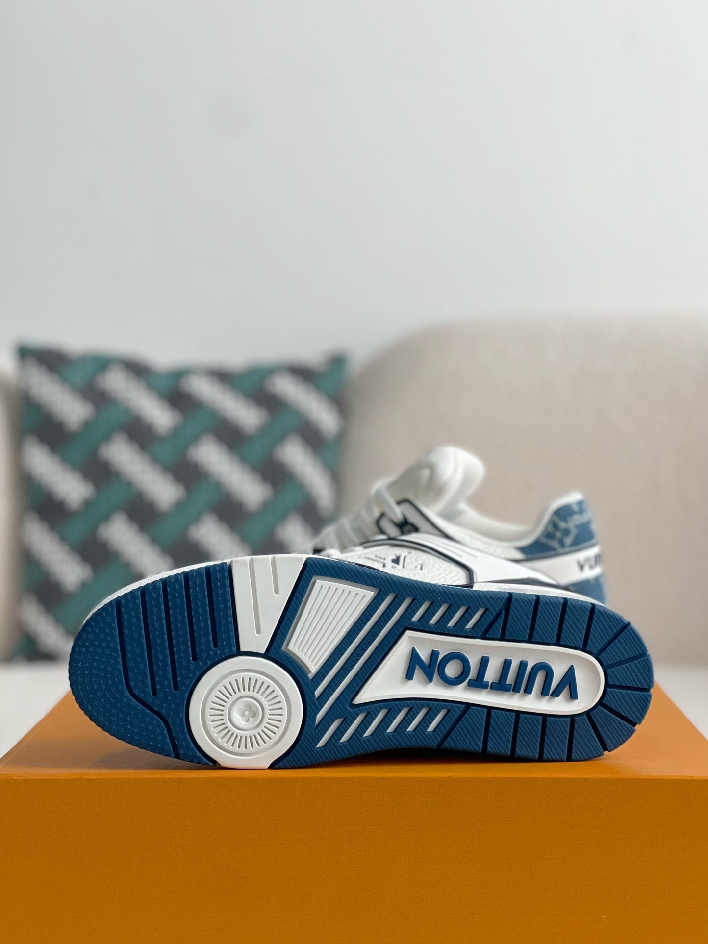 L X V SNEAKERS detail 5