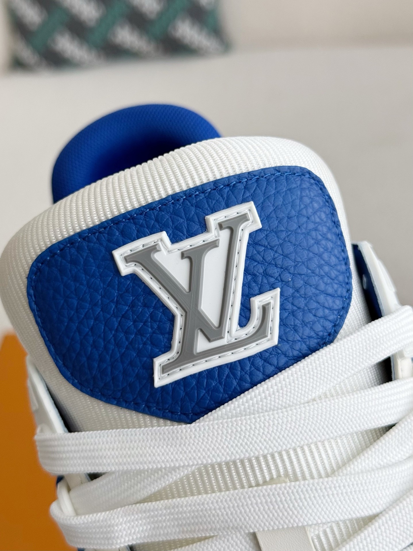 L X V TRAINER SNEAKERS detail 10