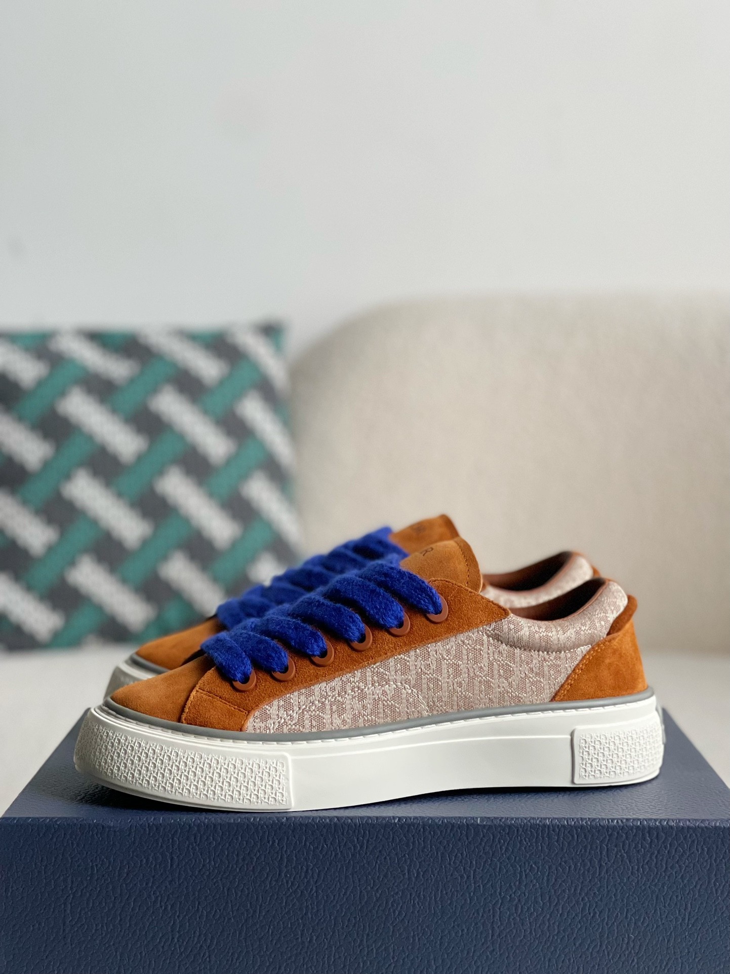 DR New B33 Sneaker