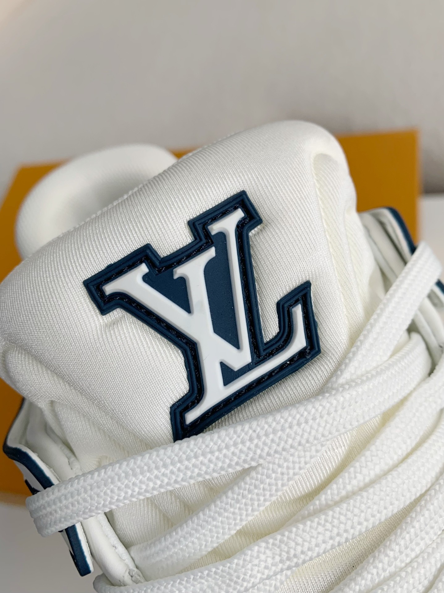 L X V SNEAKERS detail 10