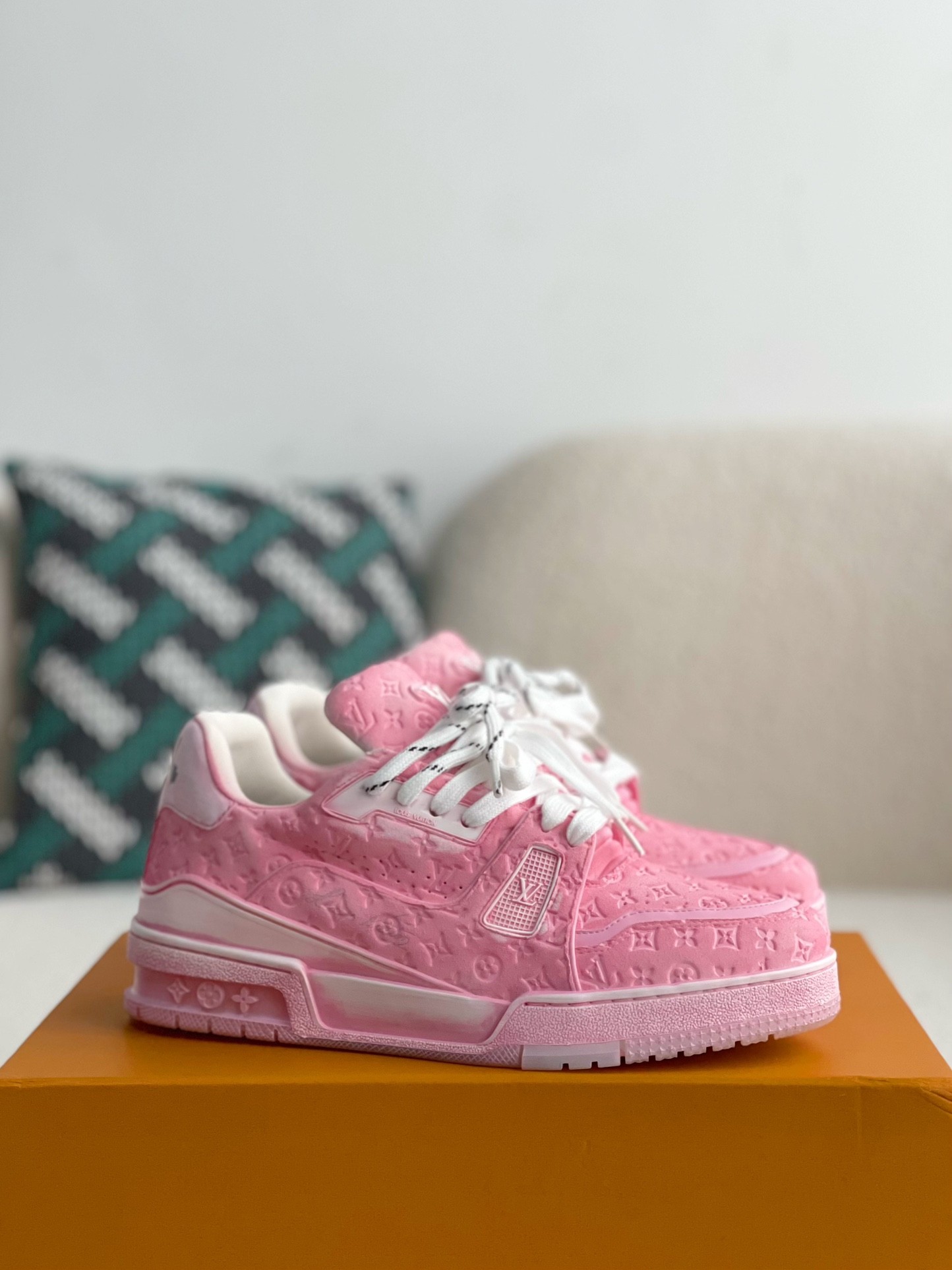 L X V TRAINER SNEAKERS detail 2