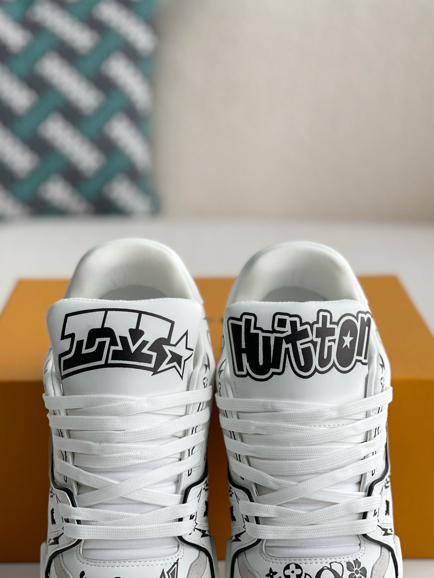 L X V SNEAKERS detail 8