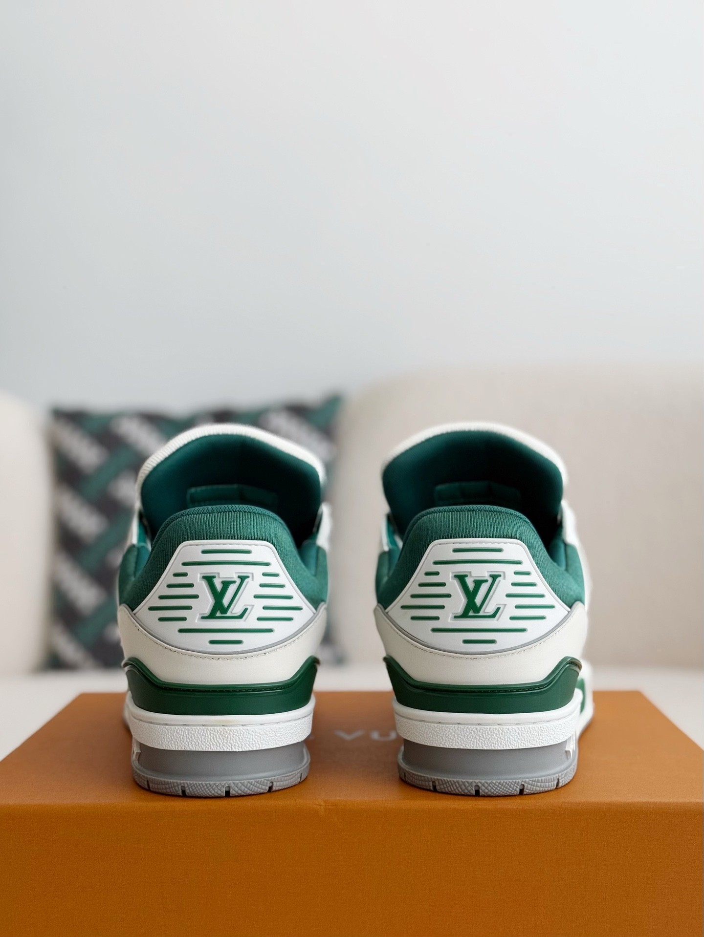 L X V TRAINER SNEAKERS detail 3