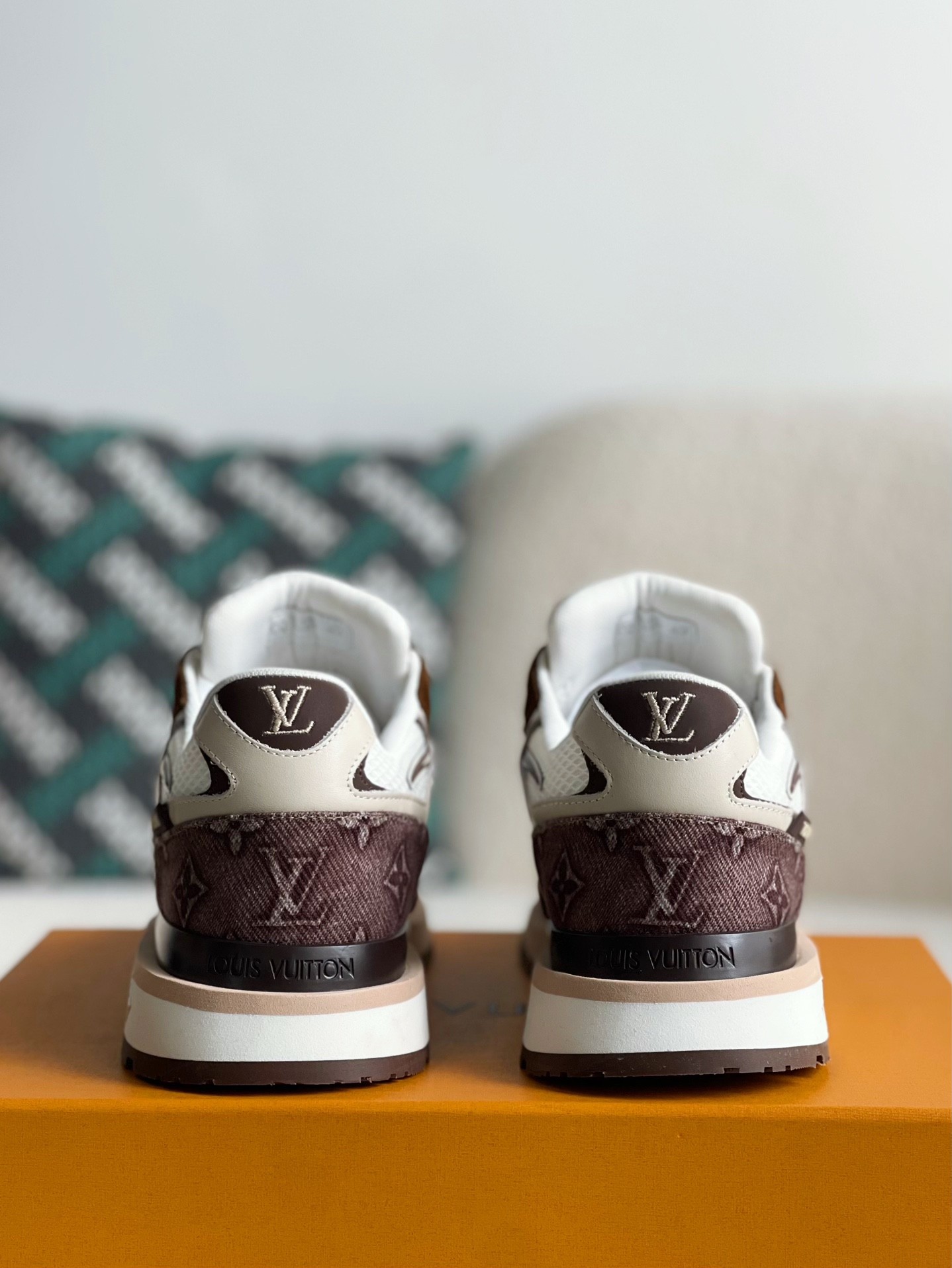 L X V Low-top running shoes detail 3