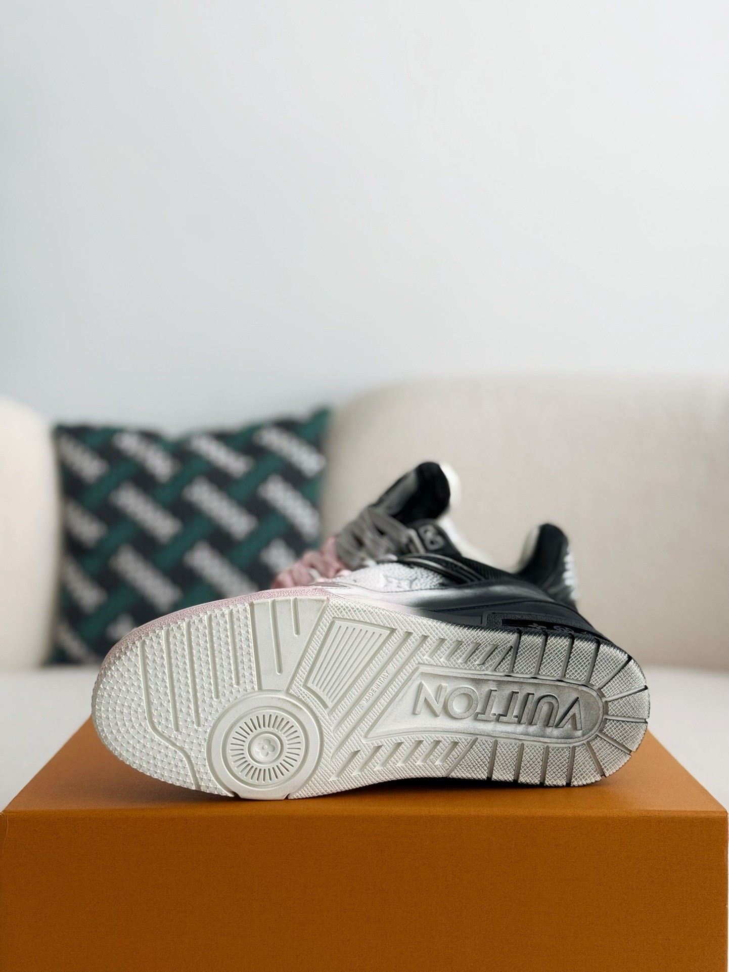 L X V TRAINER SNEAKERS detail 5