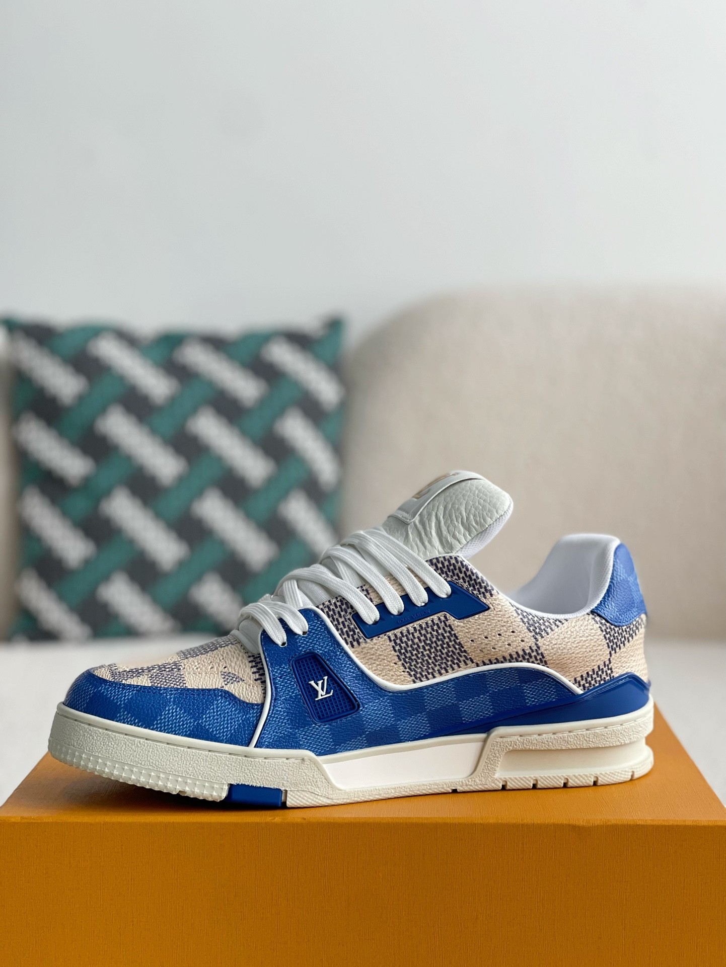 L X V New Trainer Sneakers detail 4