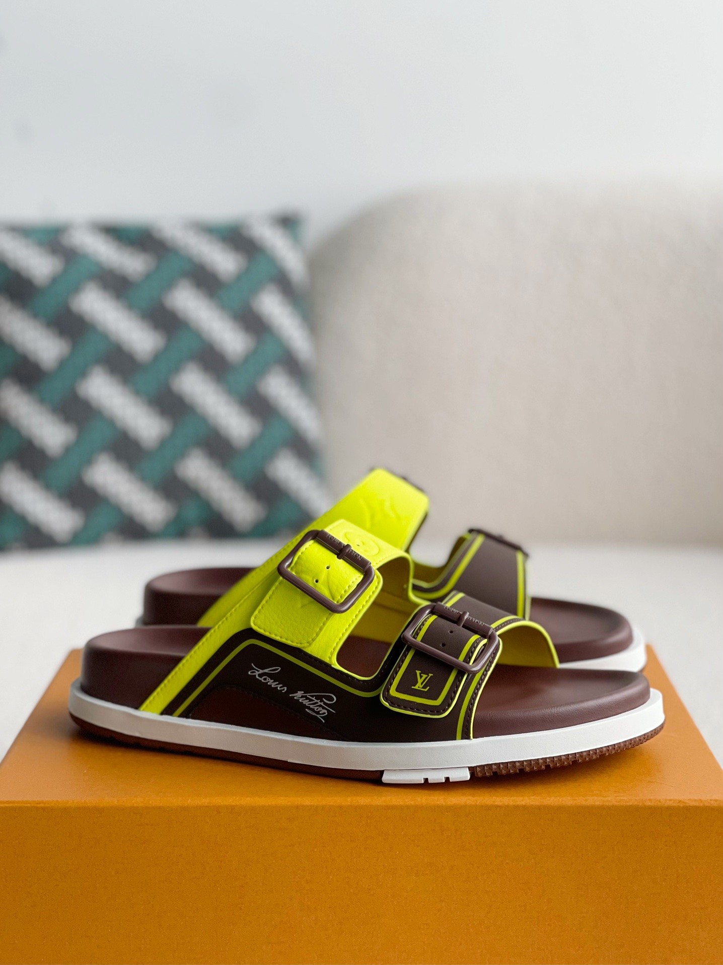 L X V MAN SLIPPERS detail 2