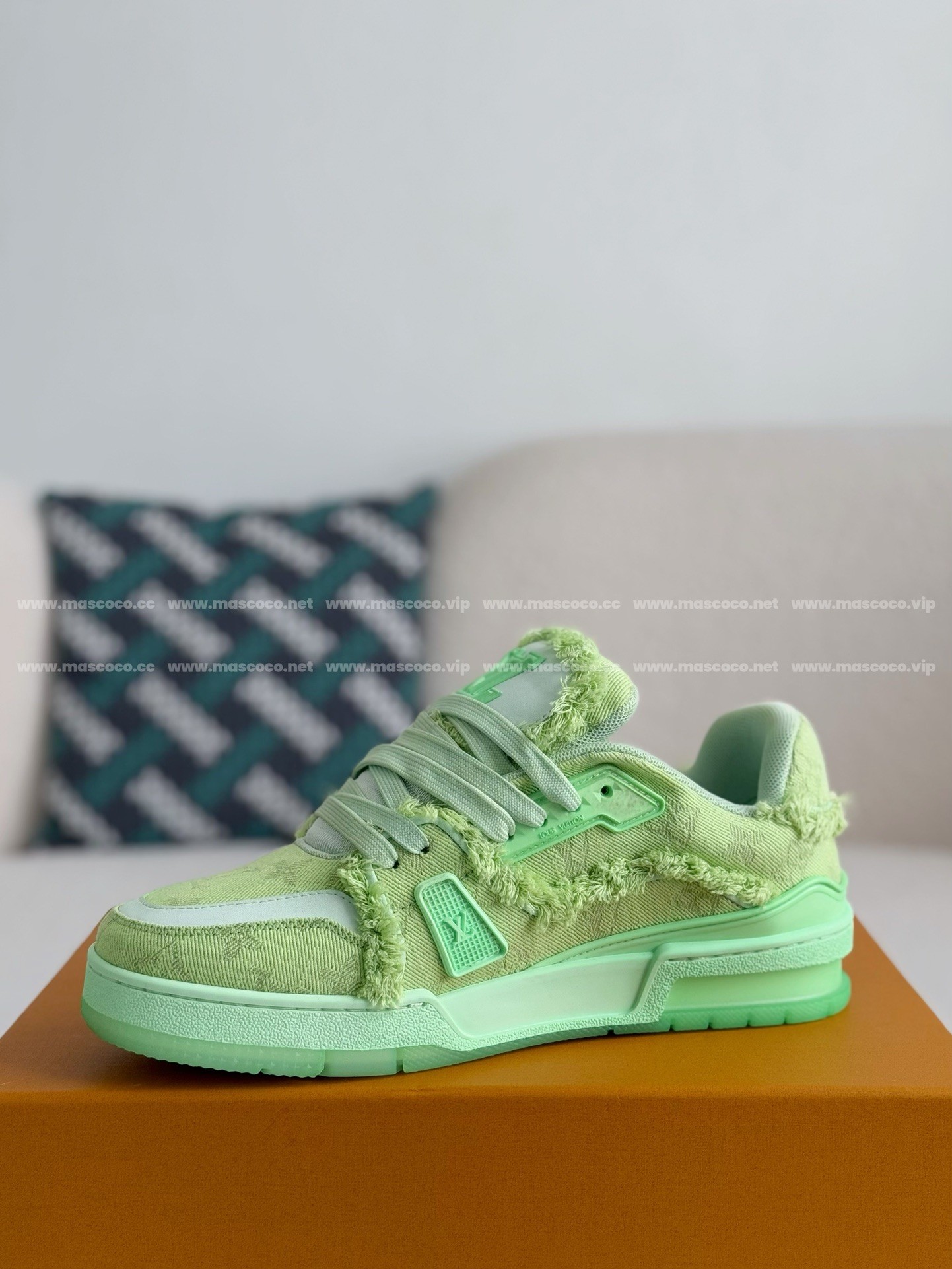 L X V TRAINER SNEAKERS detail 4