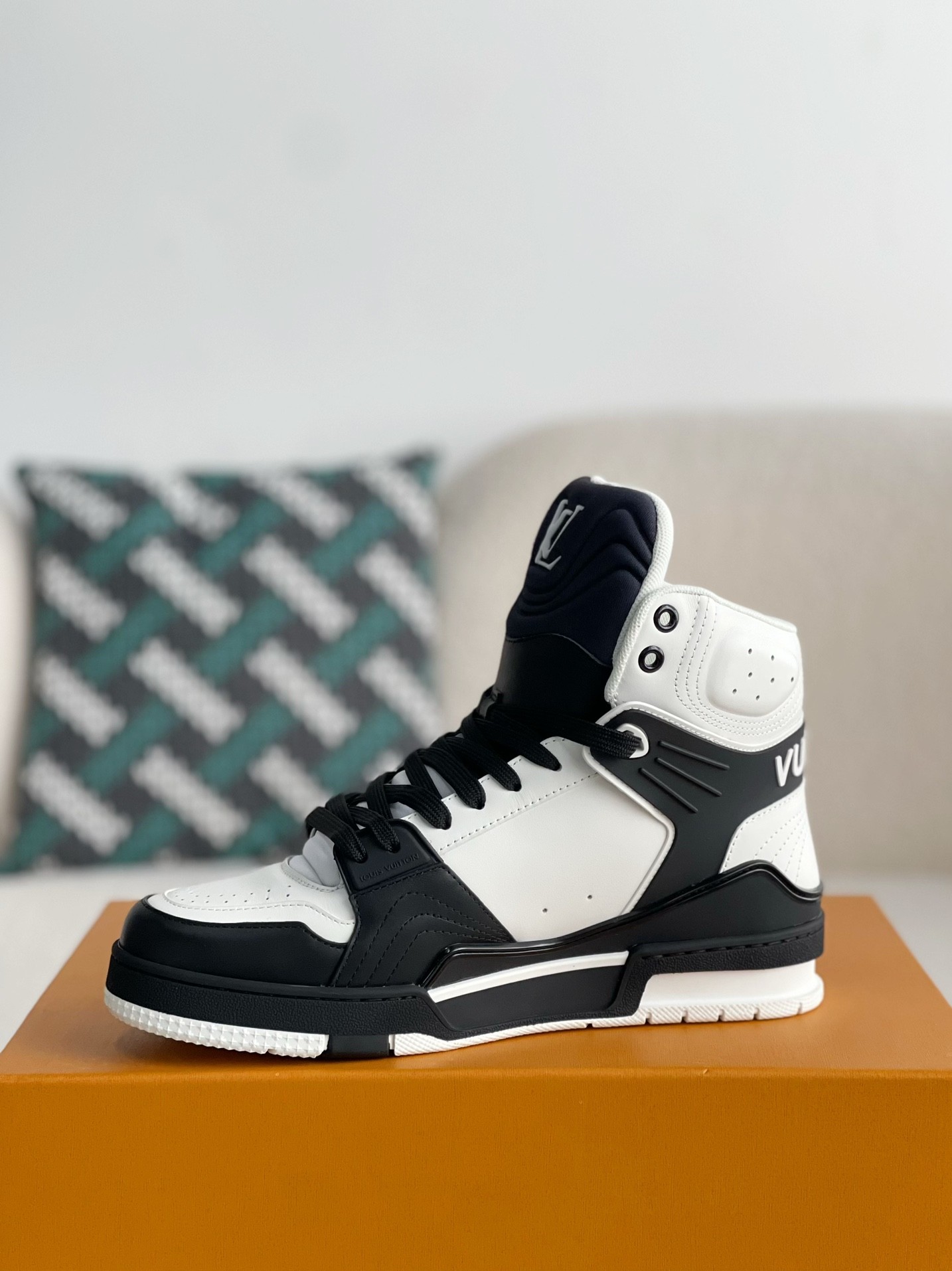 L X V TRAINER SNEAKERS(Men's style) detail 4