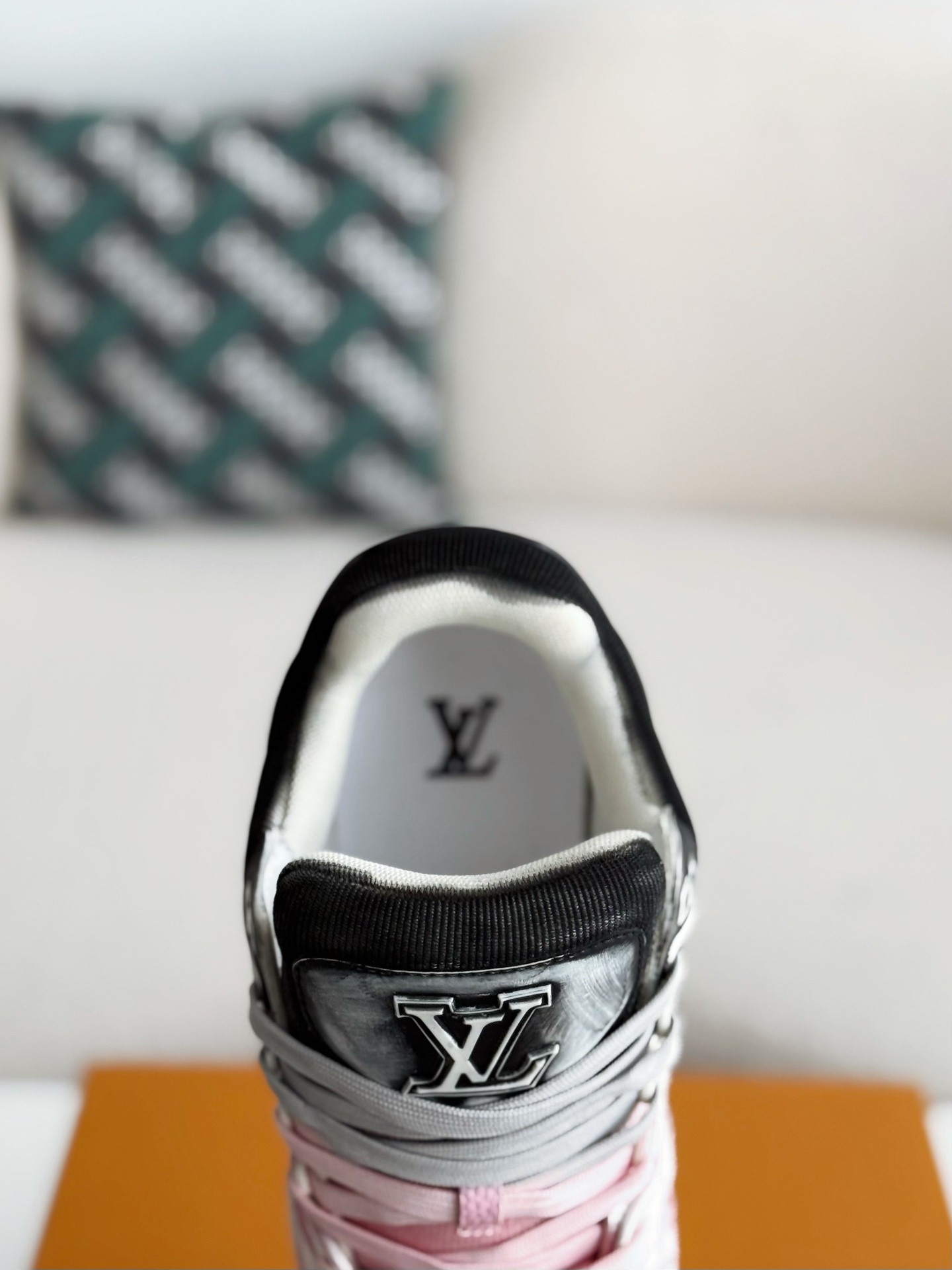 L X V TRAINER SNEAKERS detail 9