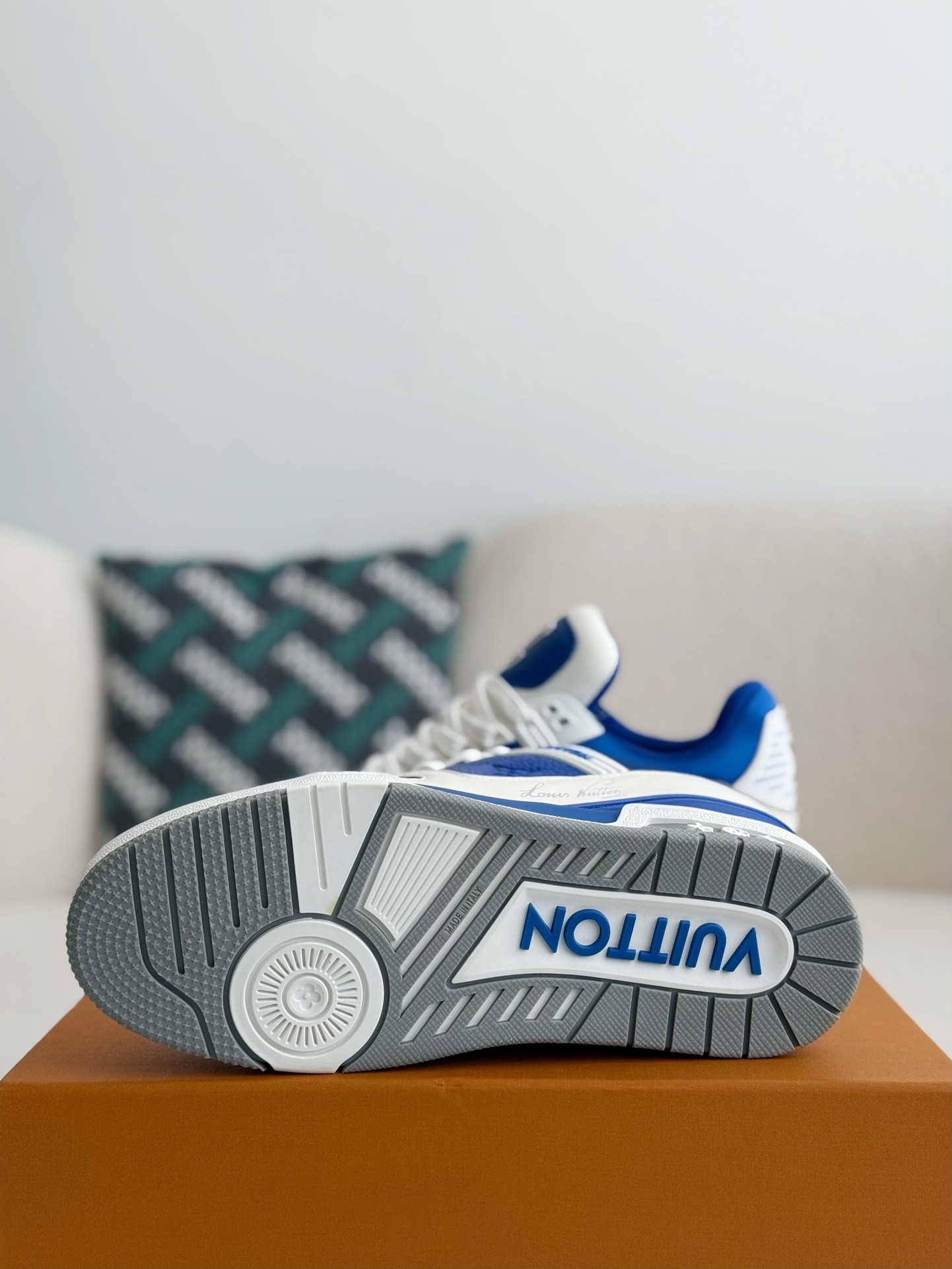 L X V TRAINER SNEAKERS detail 5