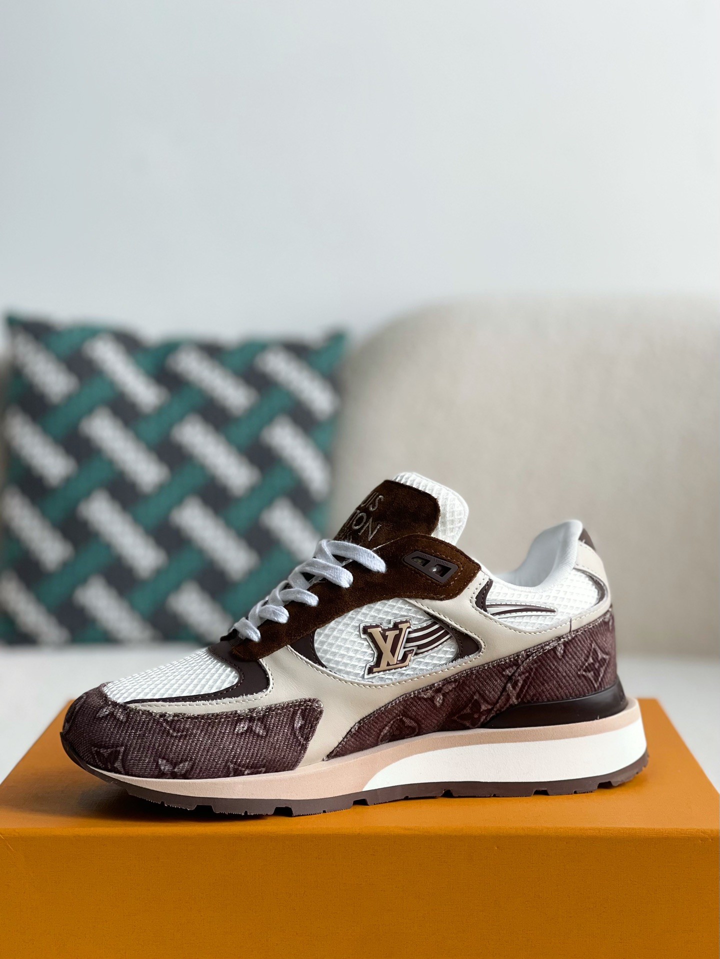 L X V Low-top running shoes detail 4