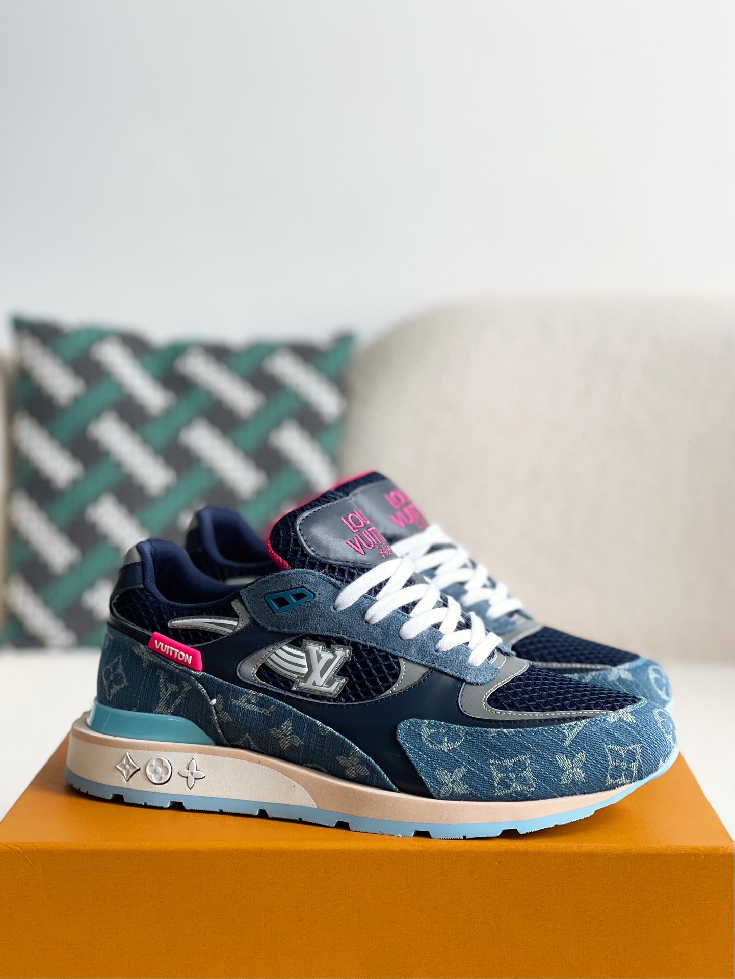 L X V Low-top running shoes detail 2