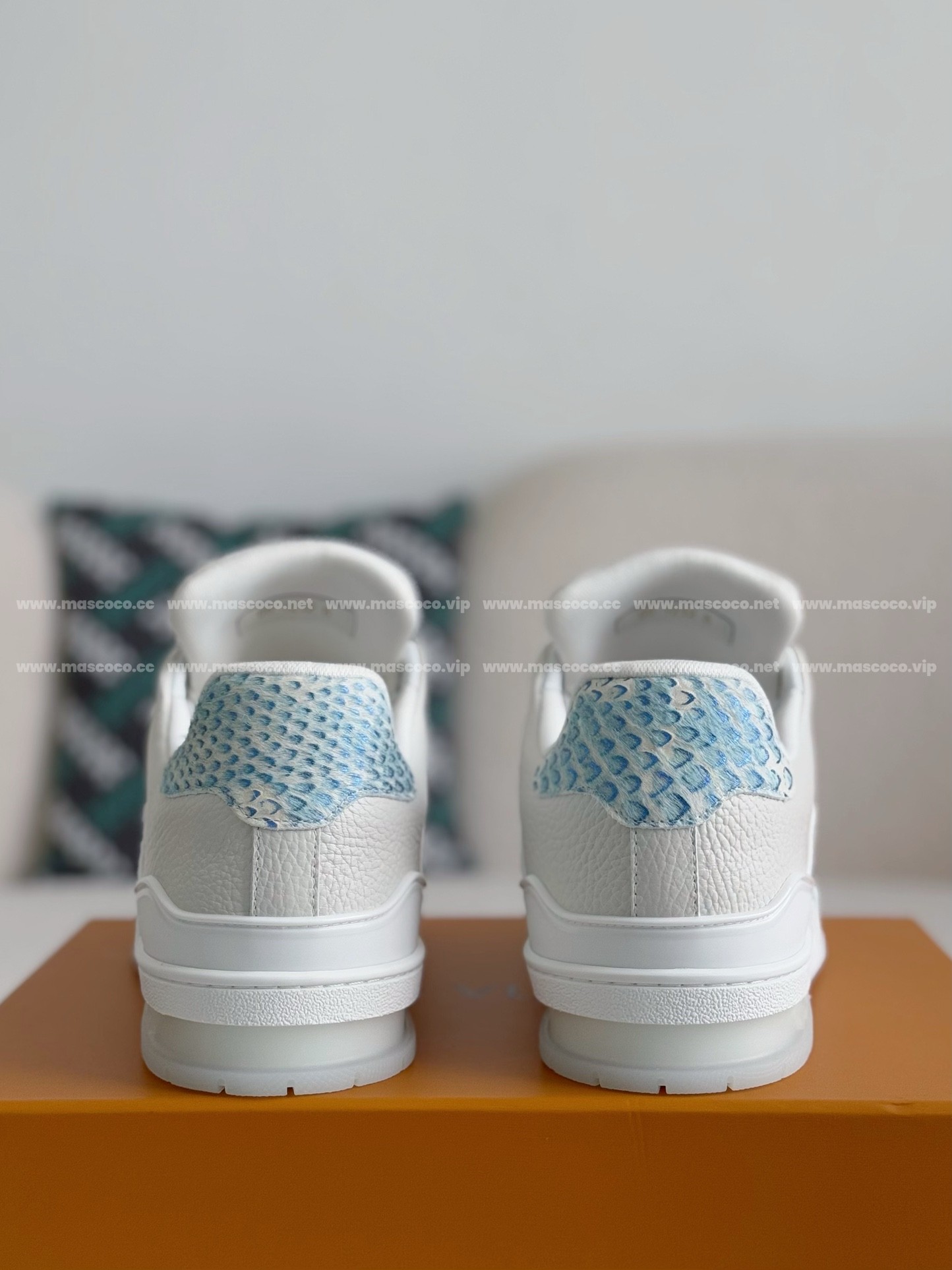 L X V TRAINER SNEAKERS detail 3