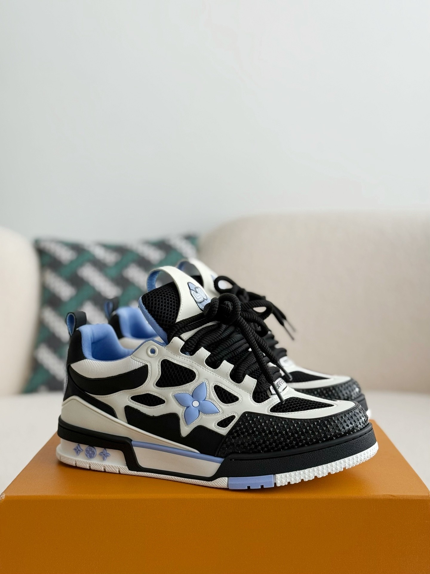 L X V RUNNER TATIC sneakers detail 2
