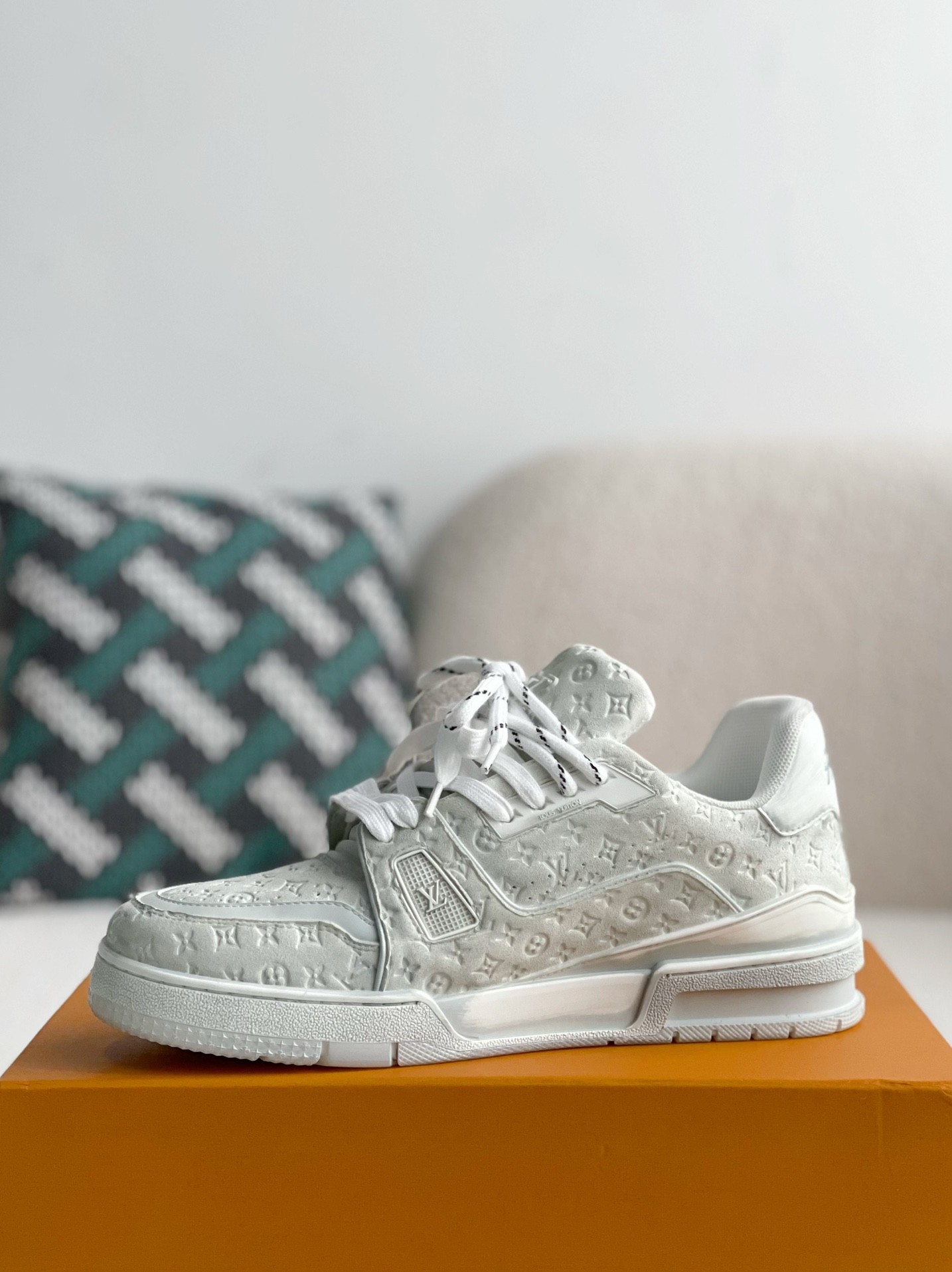L X V TRAINER SNEAKERS detail 4