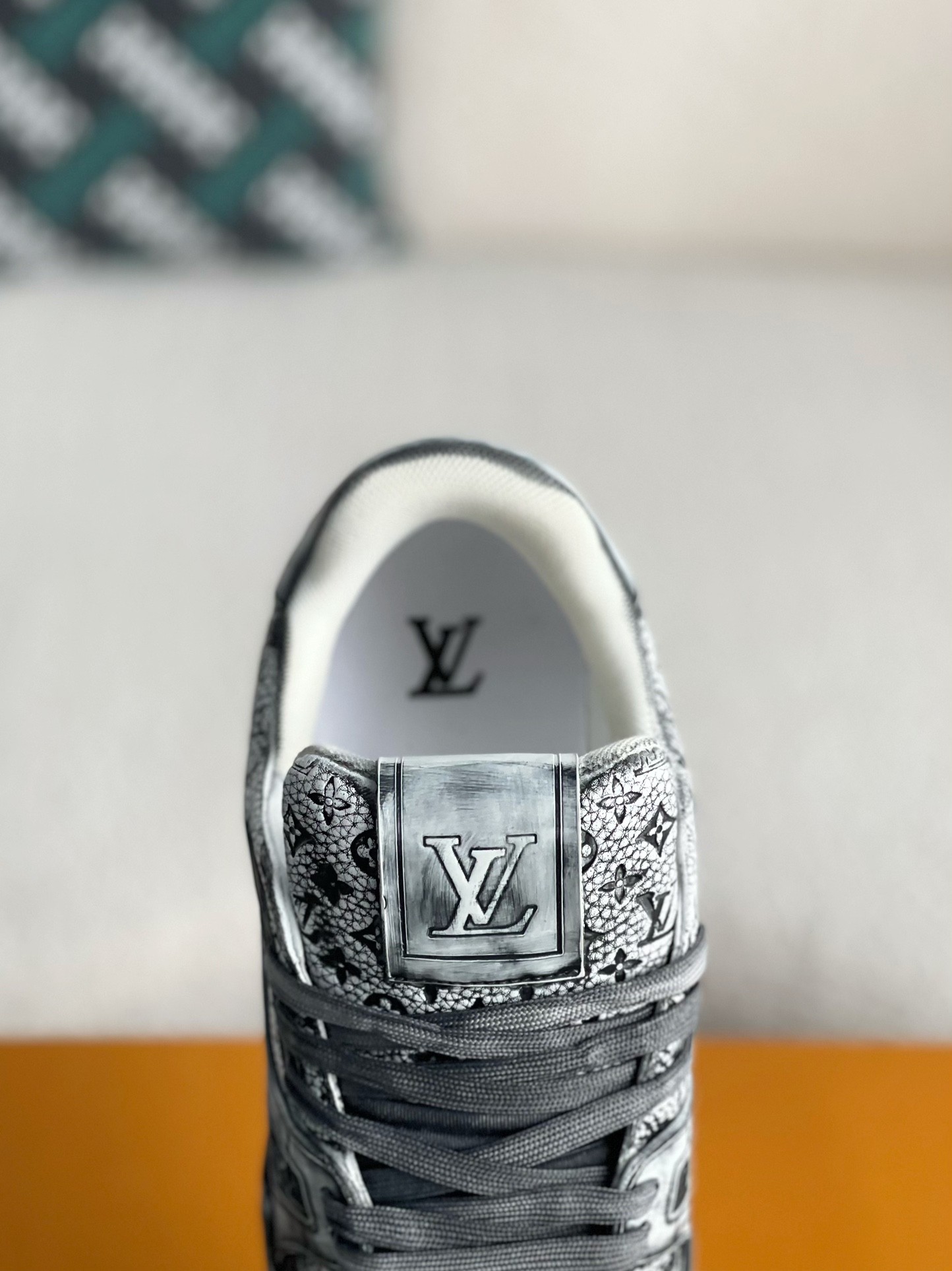 L X V SNEAKERS detail 8