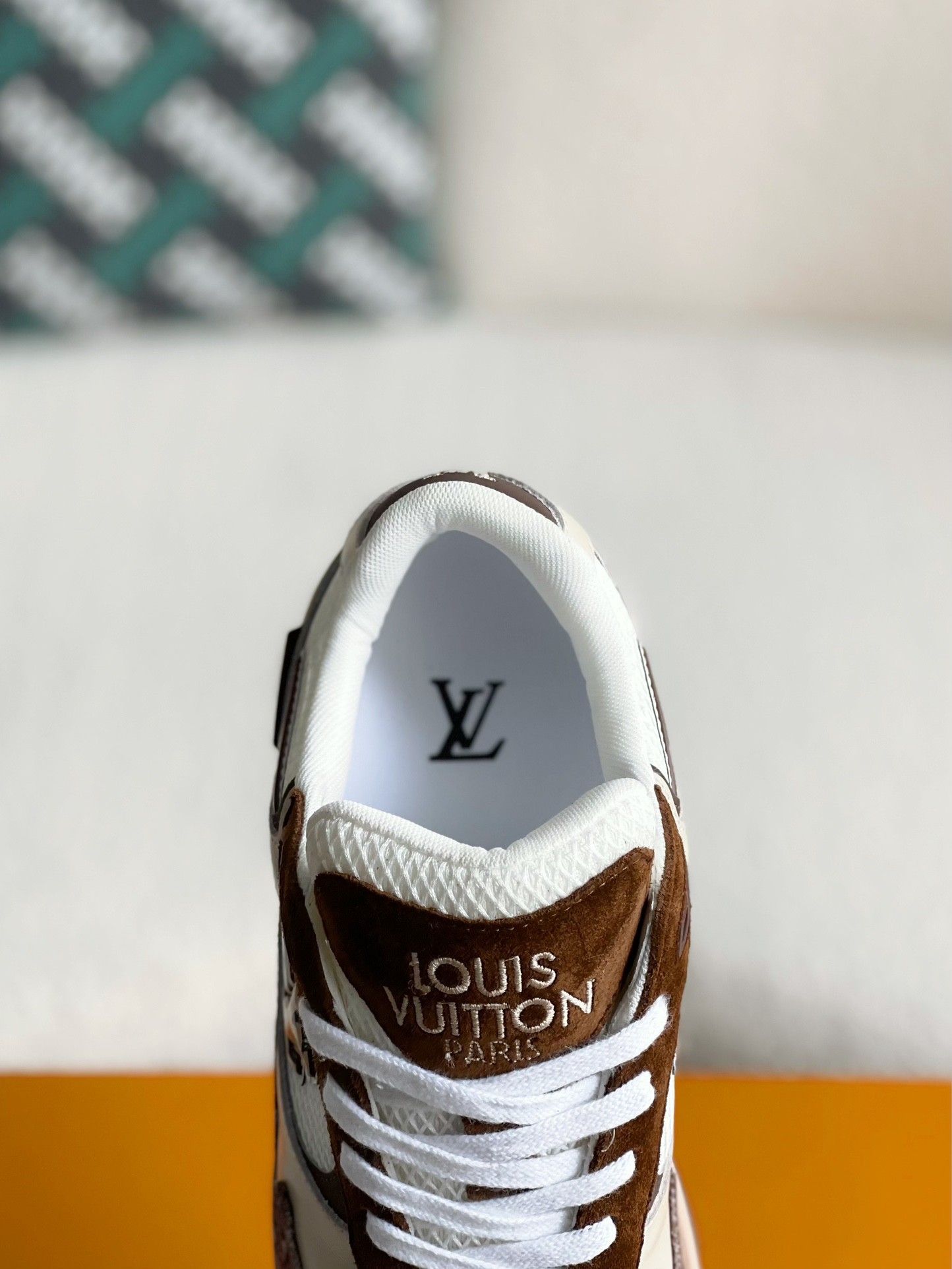 L X V Low-top running shoes detail 8