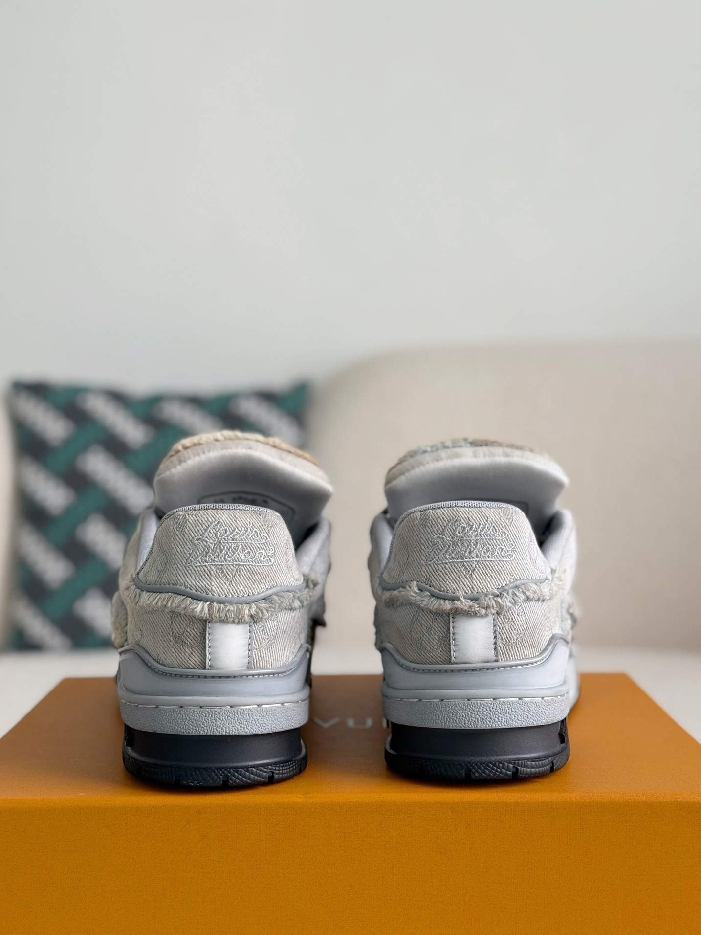 L X V TRAINER SNEAKERS detail 3