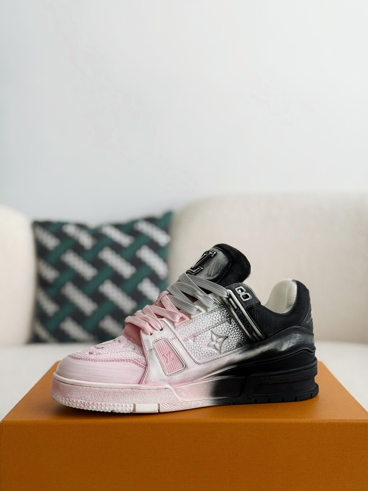 L X V TRAINER SNEAKERS detail 4