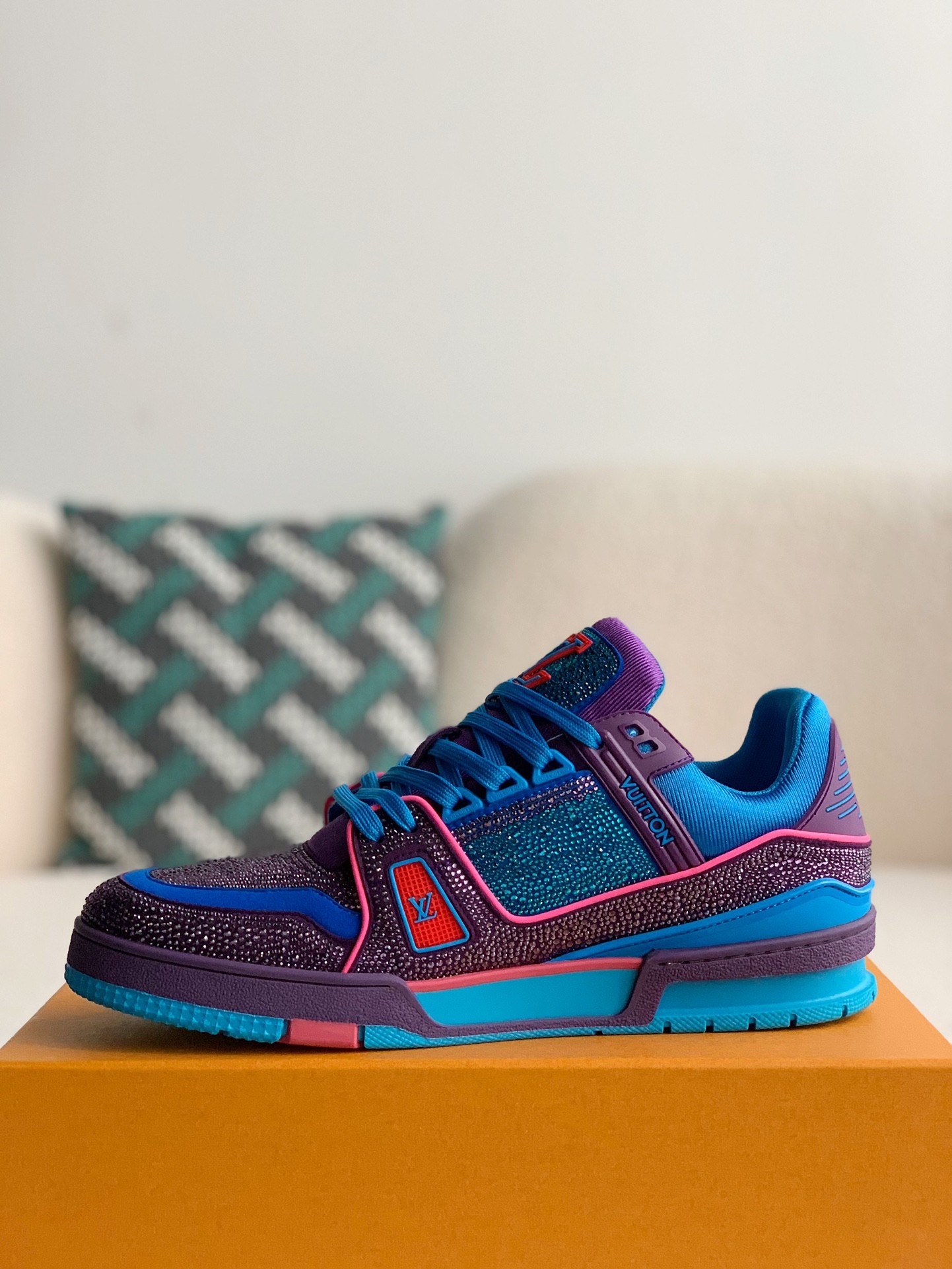 L X V TRAINER Sneakers detail 4