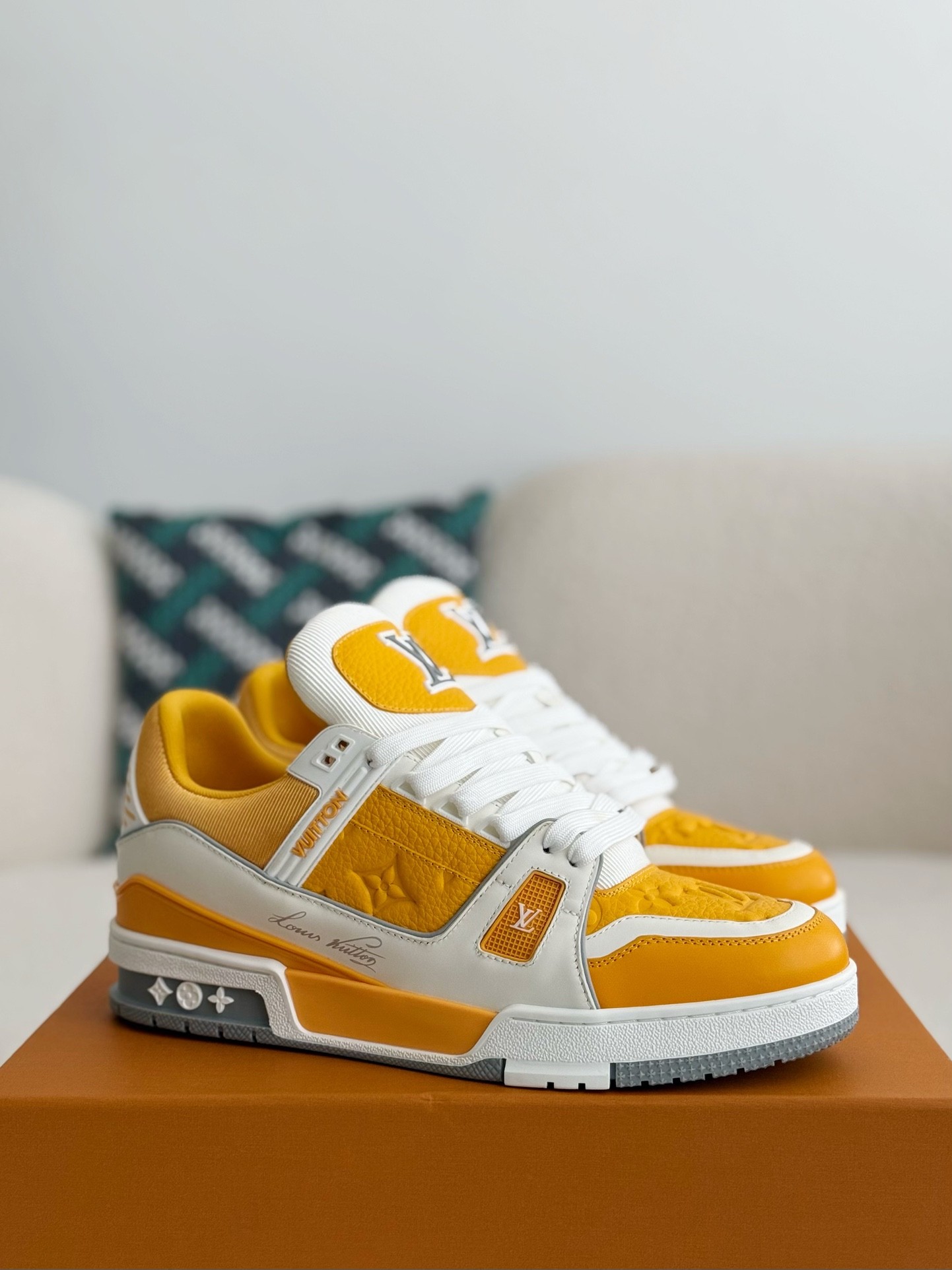 L X V TRAINER SNEAKERS detail 2