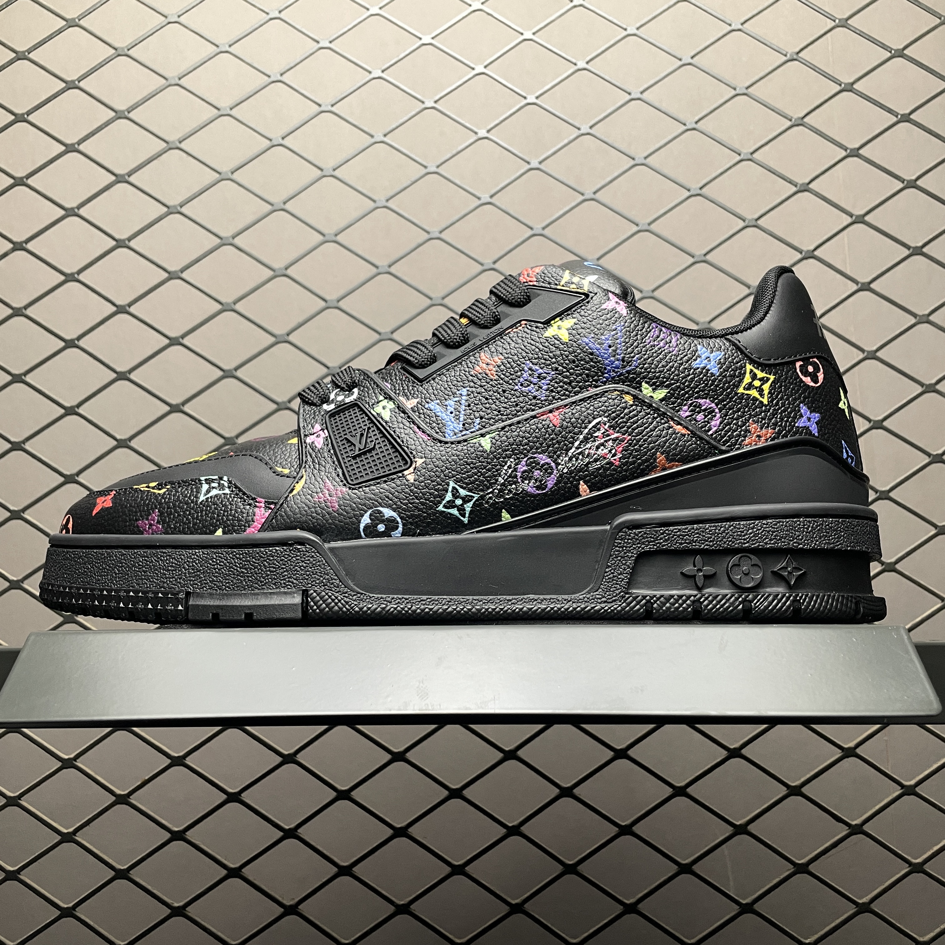 L X V TRAINER