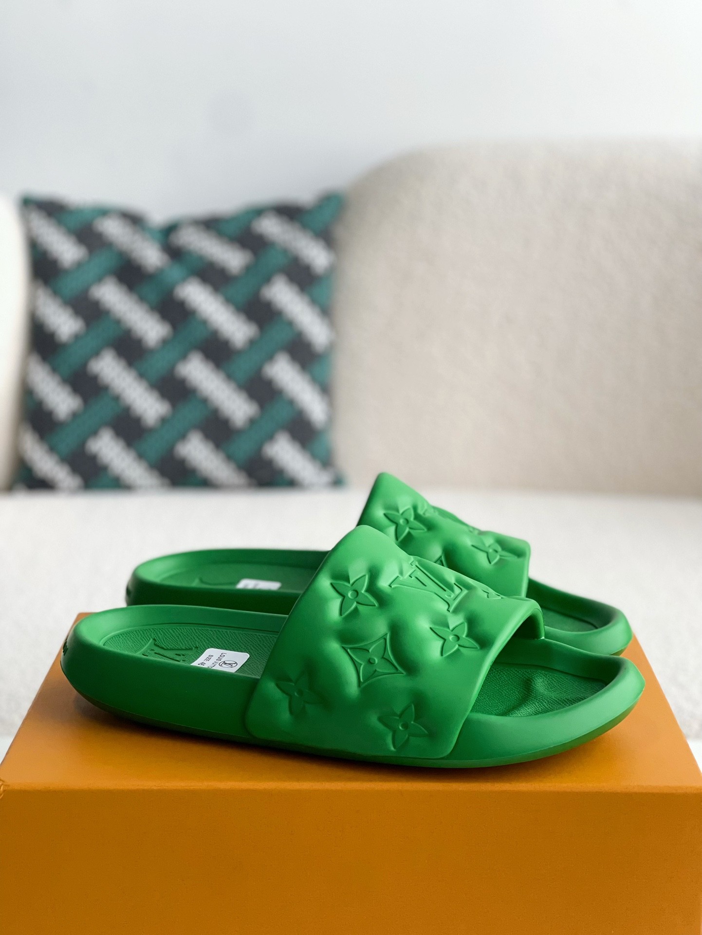 L X V WOMEN'S SLIPPERS detail 2