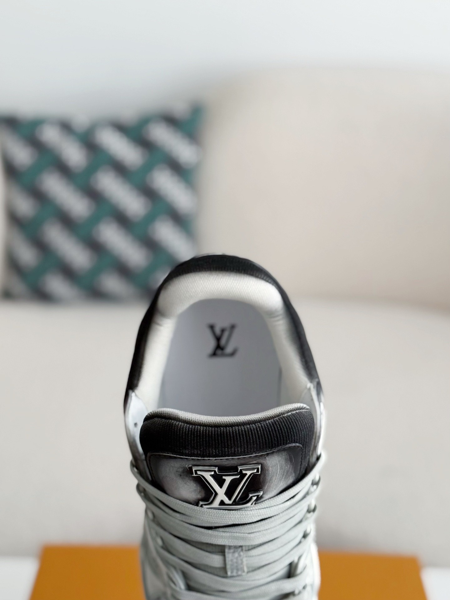 L X V TRAINER SNEAKERS detail 9