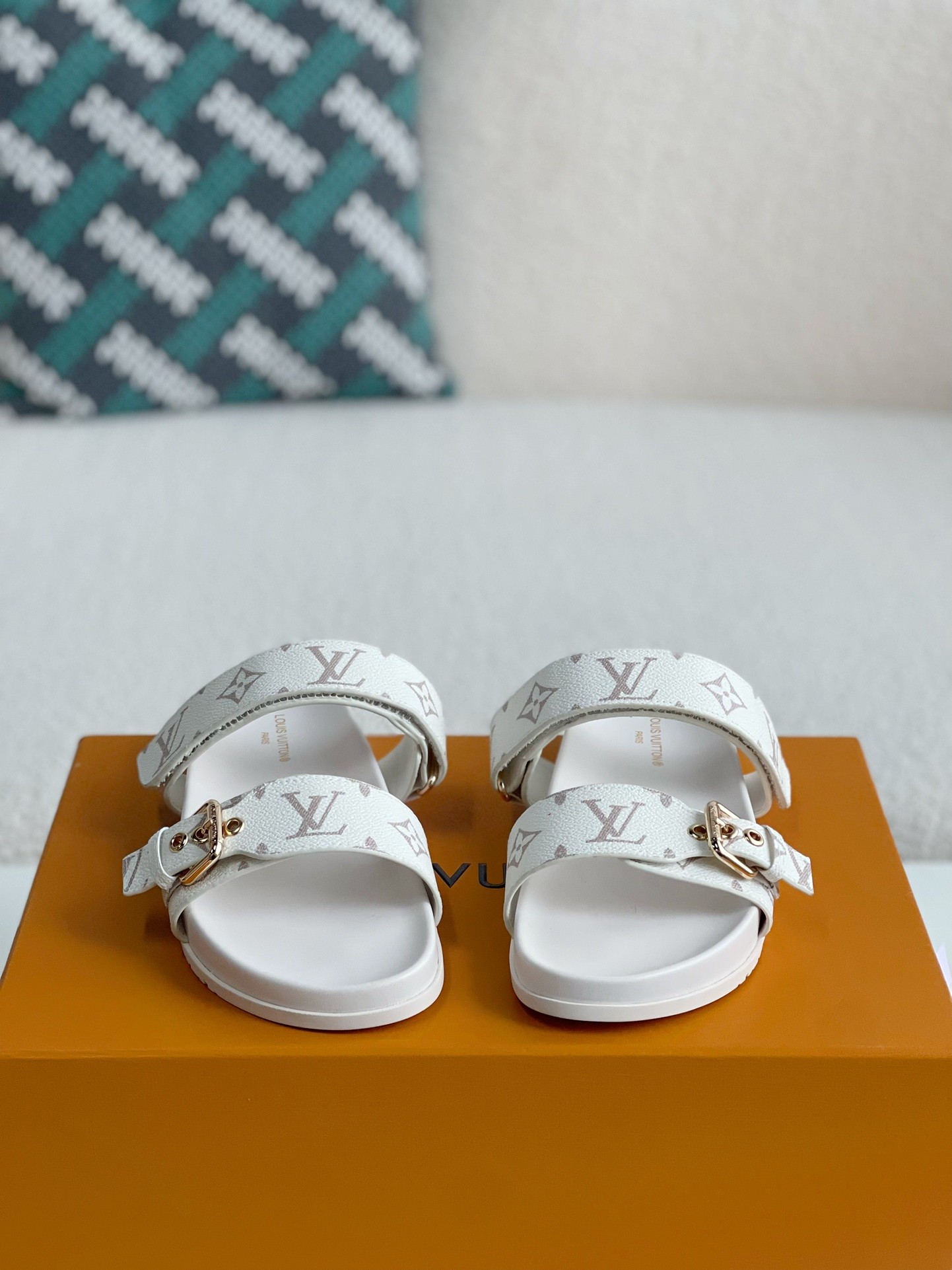 L X V SLIPPERS detail 3