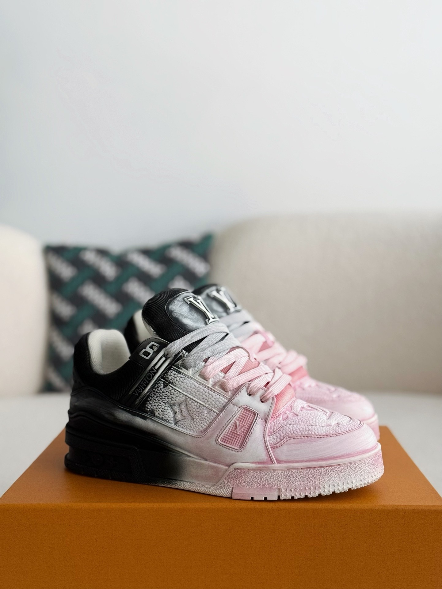 L X V TRAINER SNEAKERS detail 2