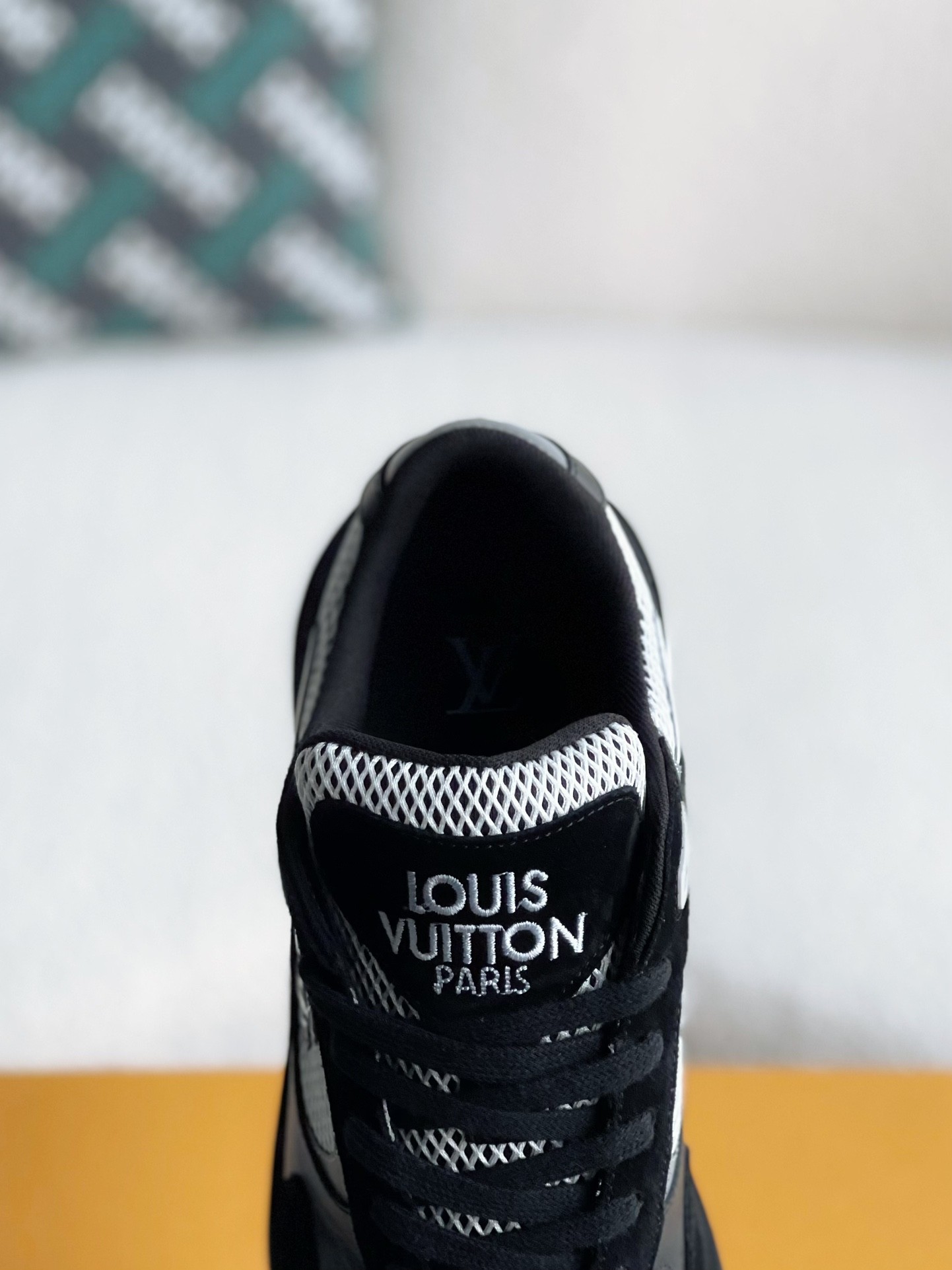 L X V SNEAKERS detail 9