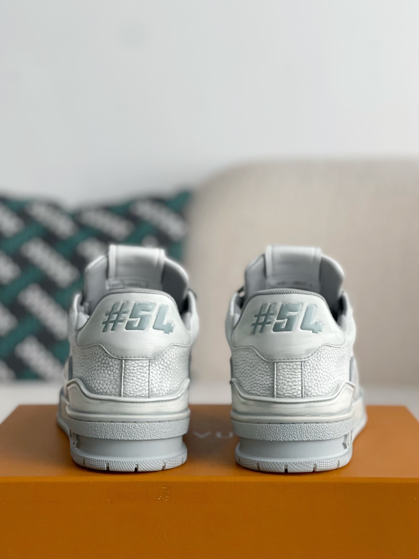 L X V SNEAKERS detail 3