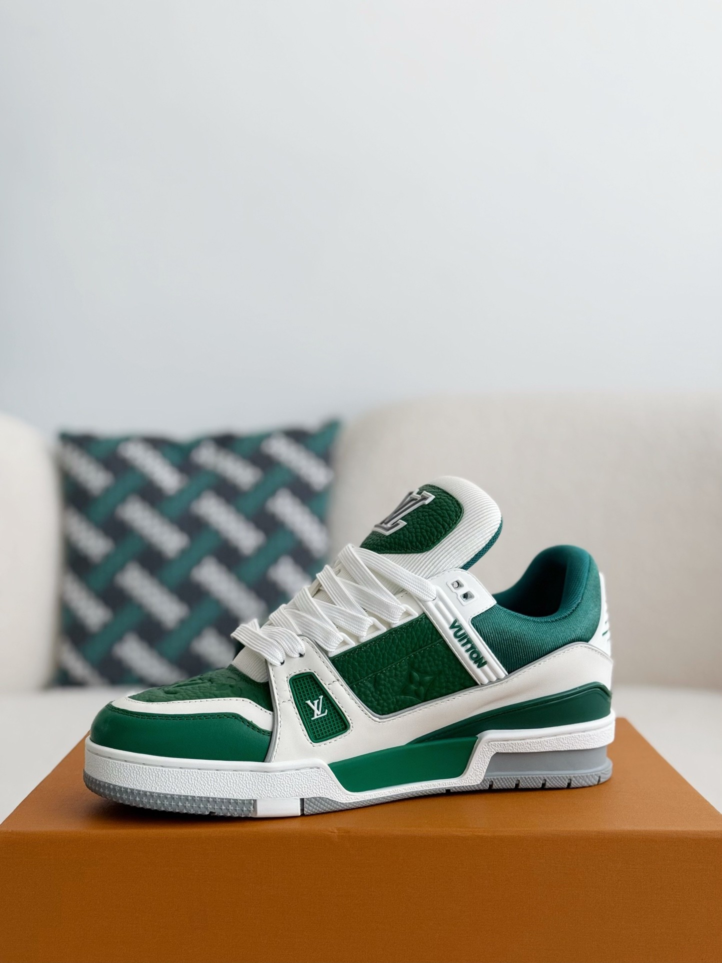 L X V TRAINER SNEAKERS detail 4
