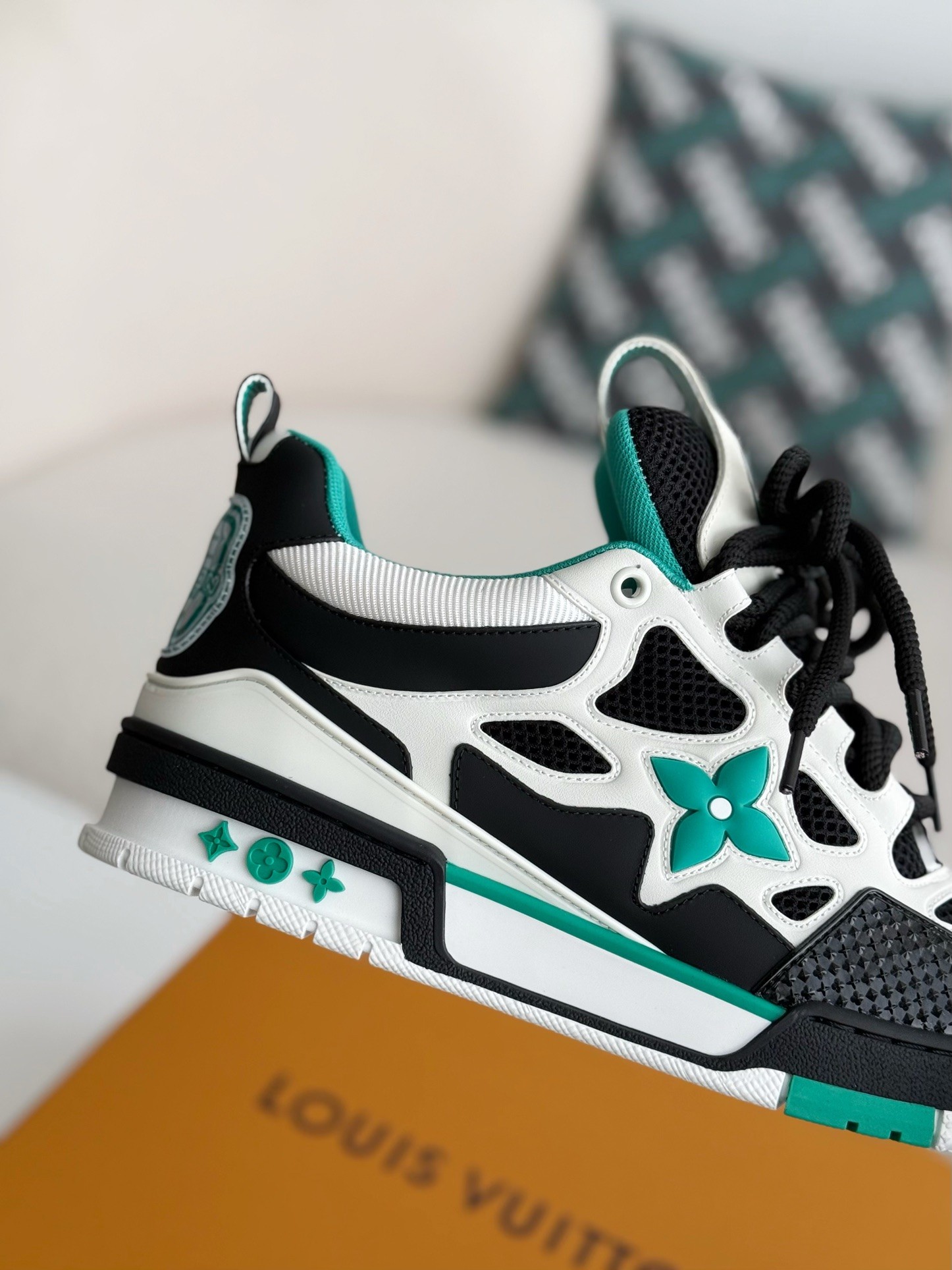 L X V RUNNER TATIC sneakers detail 7