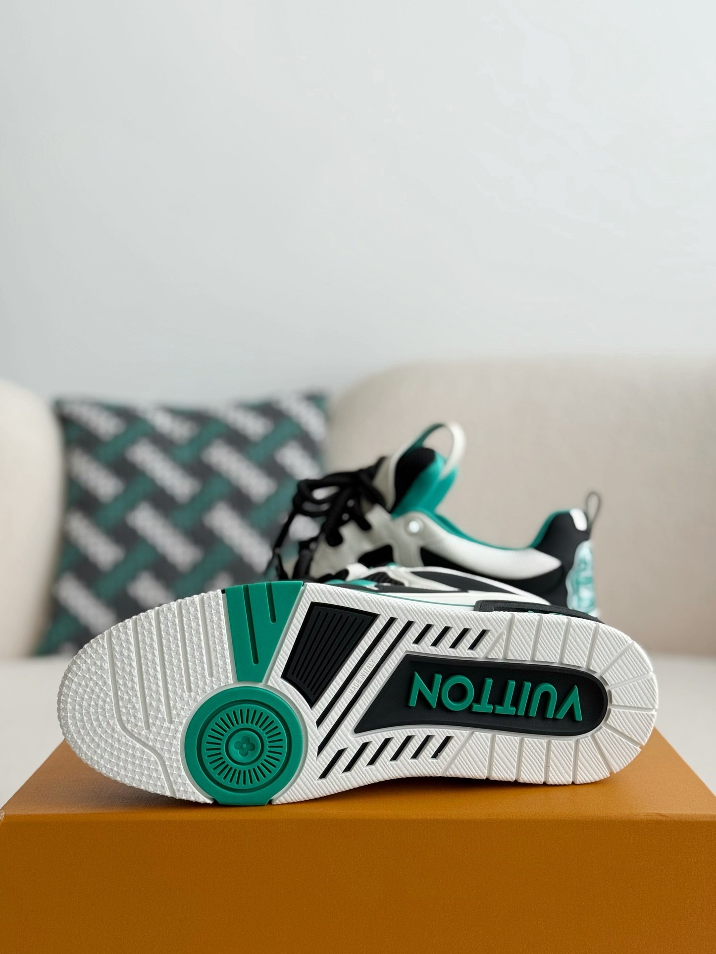 L X V RUNNER TATIC sneakers detail 5