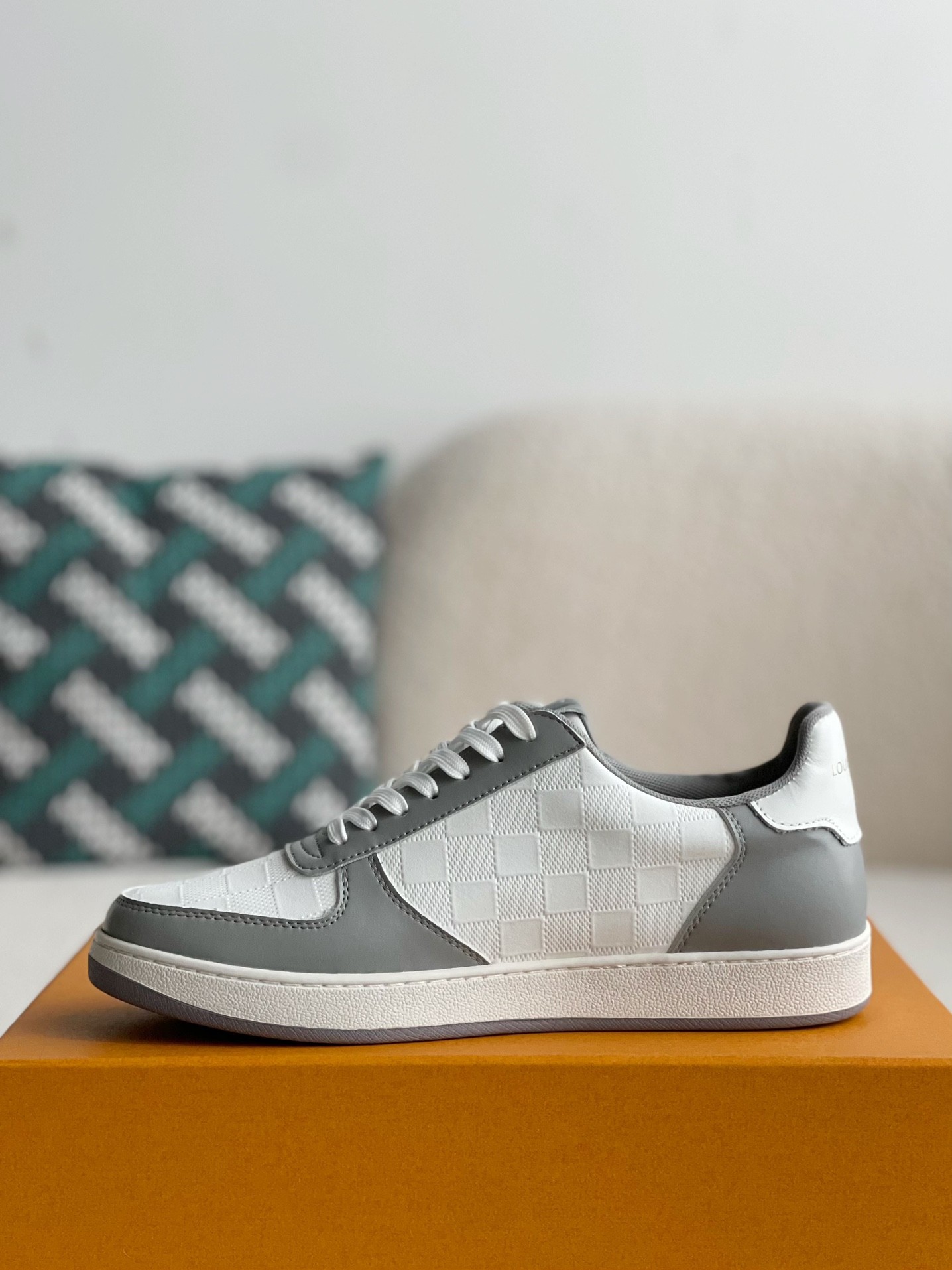 L X V SNEAKERS detail 4